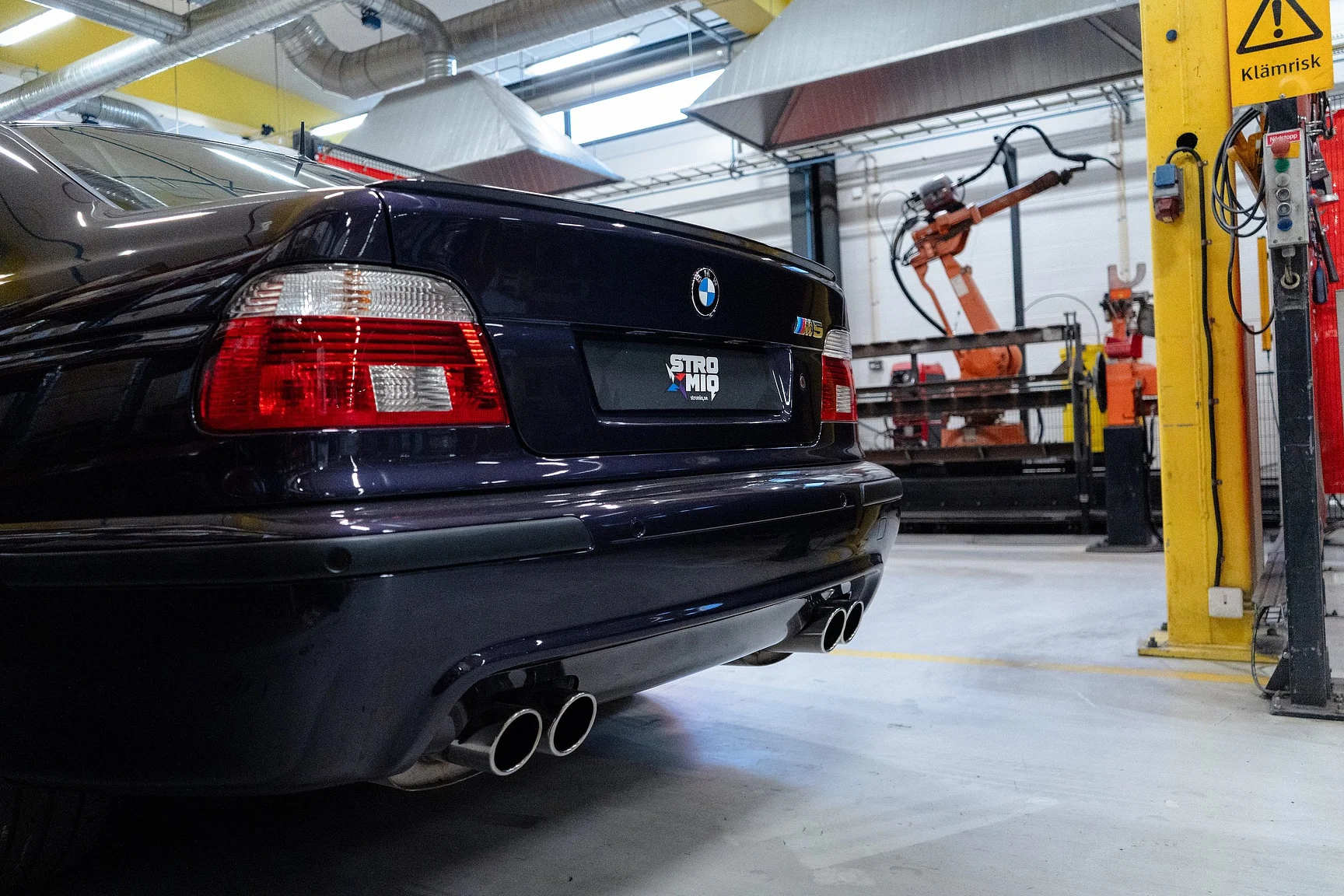 Exteriörbild på 2002 BMW M5 E39 (115)
