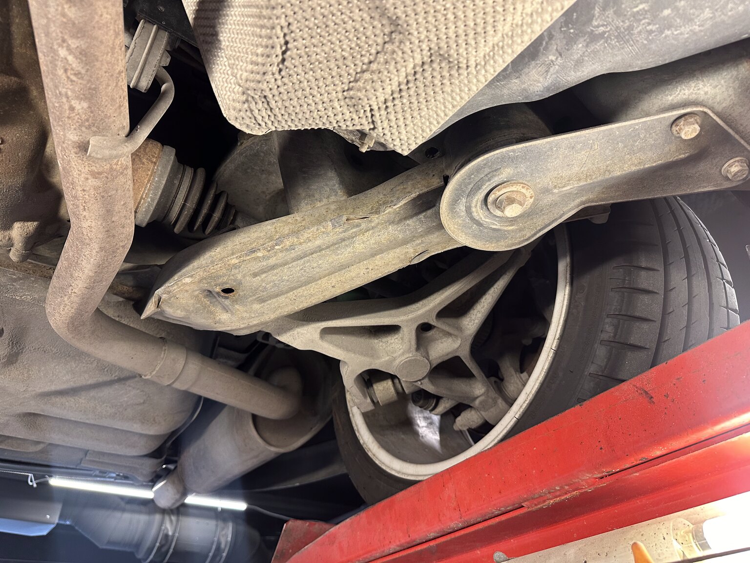 Image of 2003 Jaguar S-Type R mechanics
