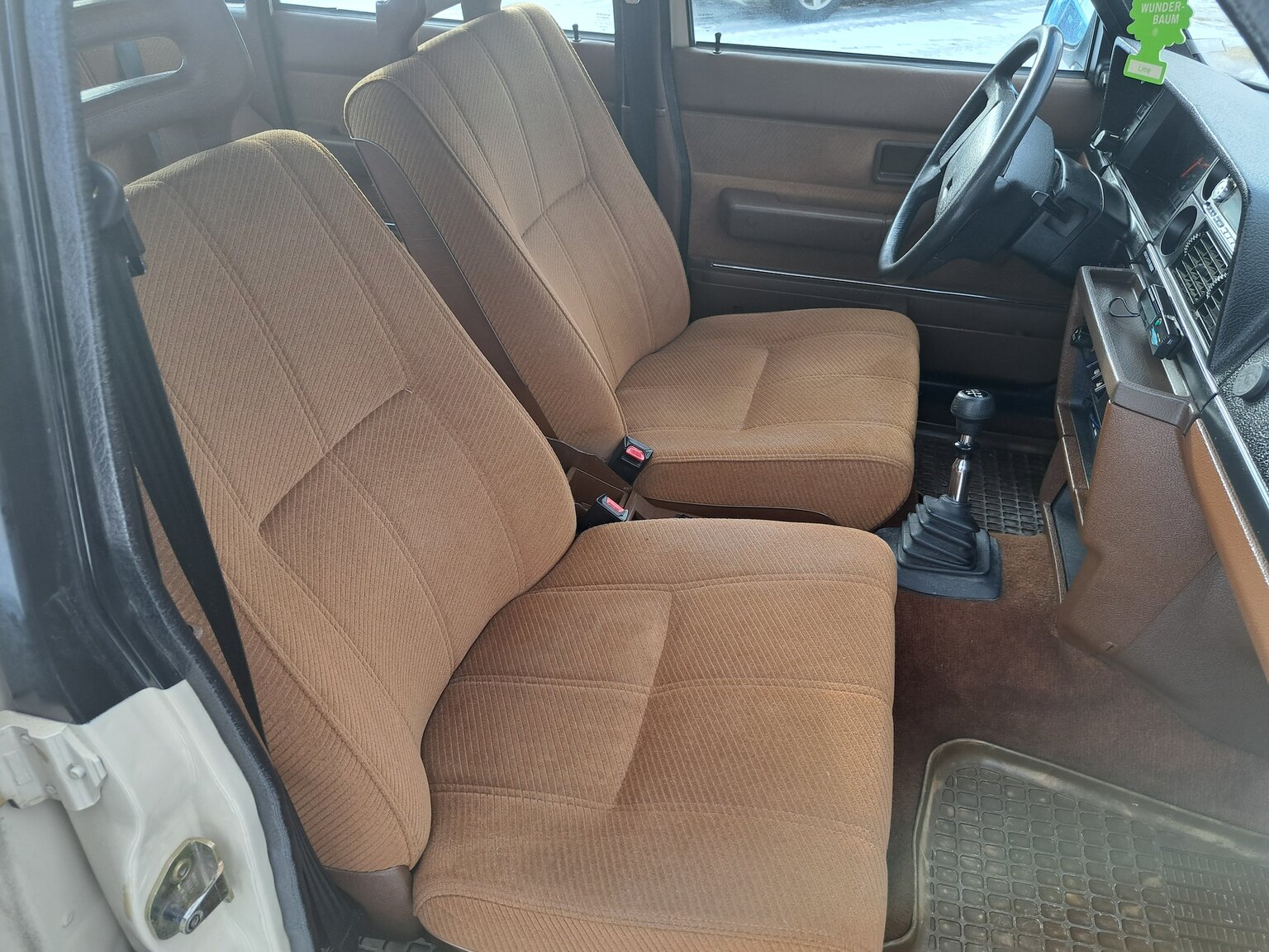 Interiörbild 1988 Volvo 240 GL