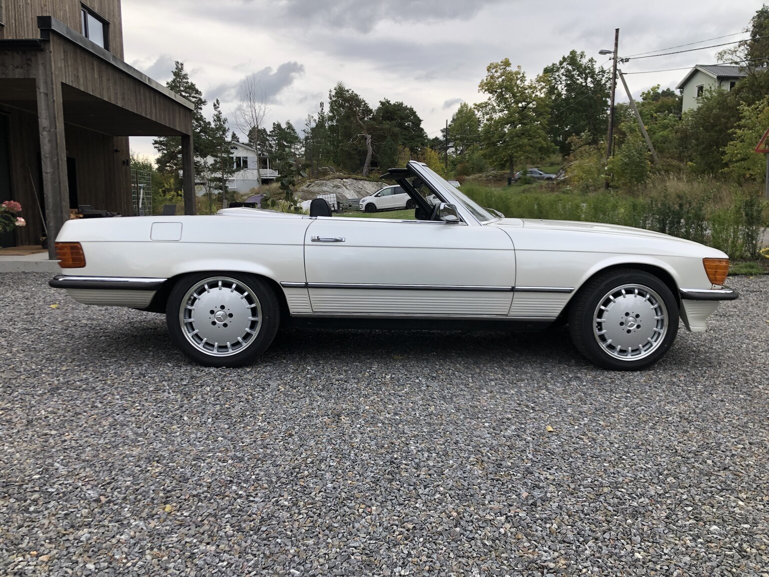 Exteriörbild på 1972 Mercedes-Benz 350 SL