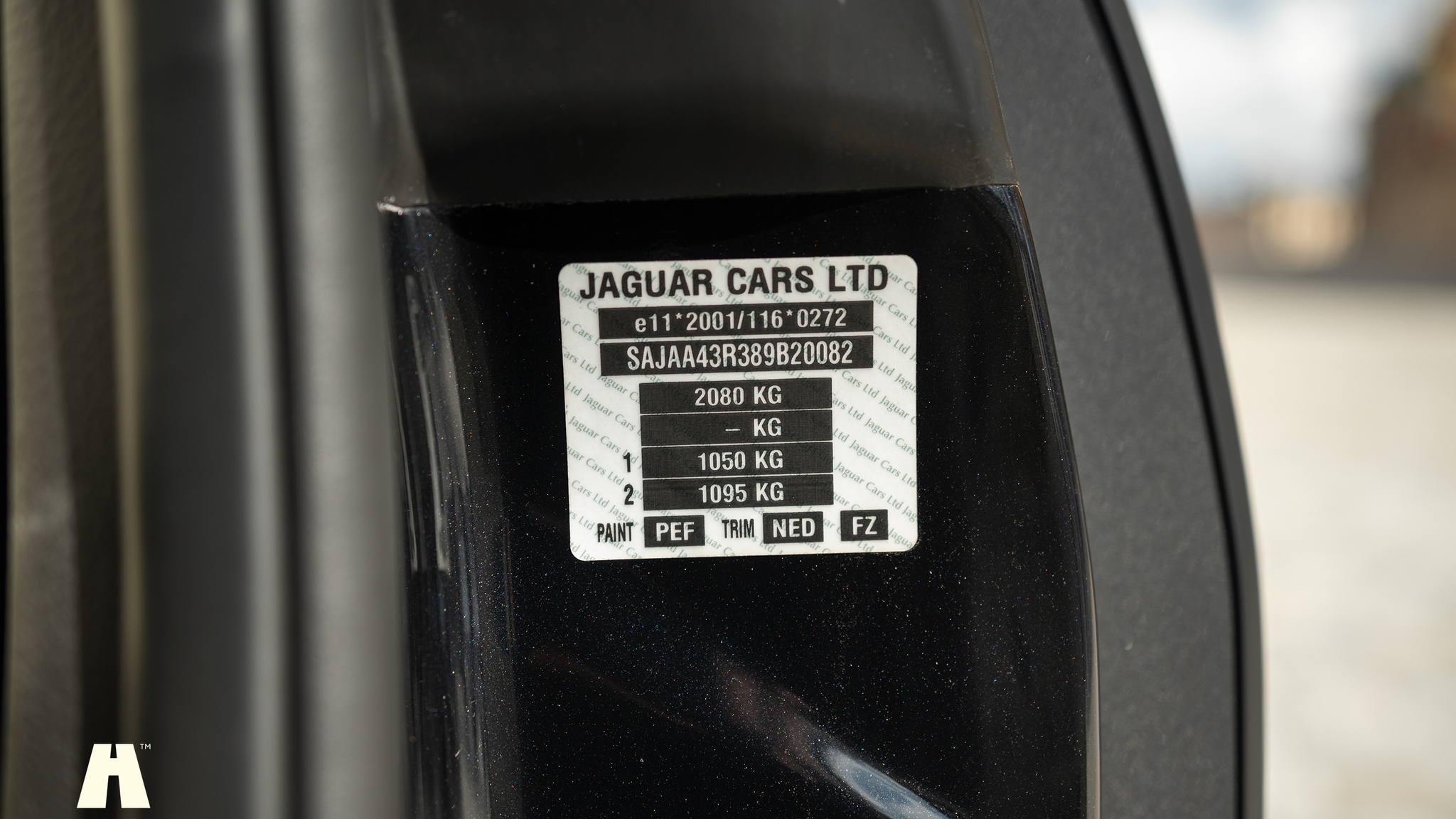 Interior image of 2008 Jaguar XKR (76)