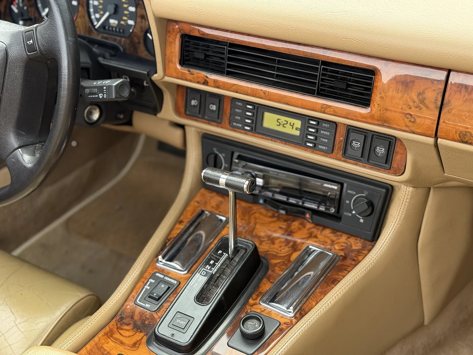 Interior image of 1993 Jaguar XjS Cabriolet (20)