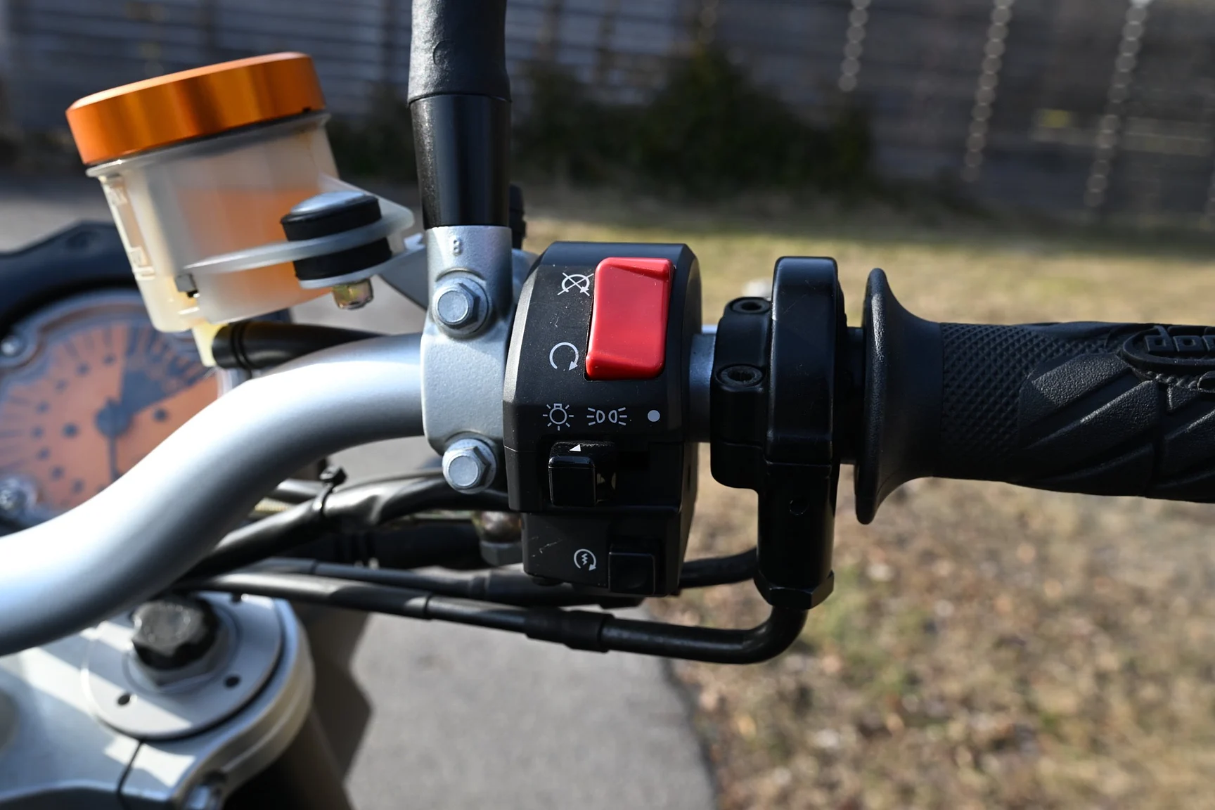 Exteriörbild på 2005 KTM 990 Super Duke (30)