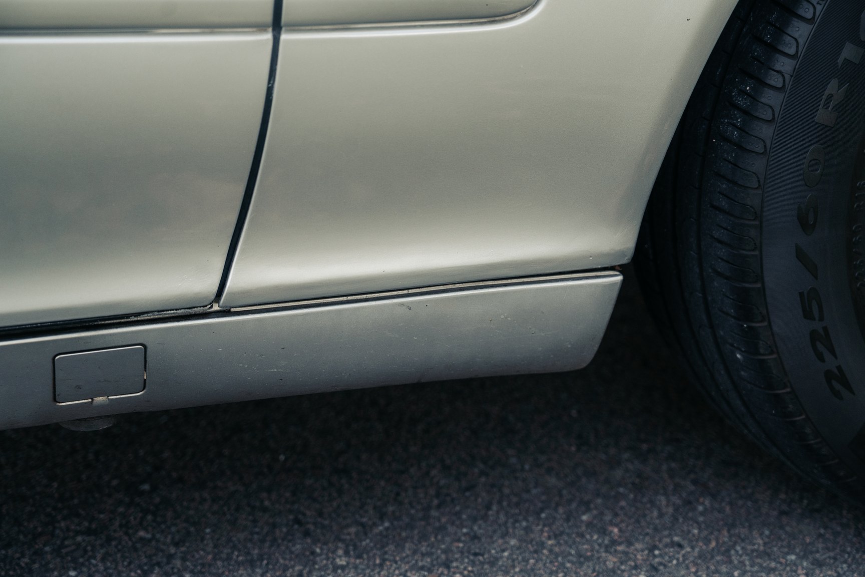 Exterior image of 1999 Mercedes-Benz S 320