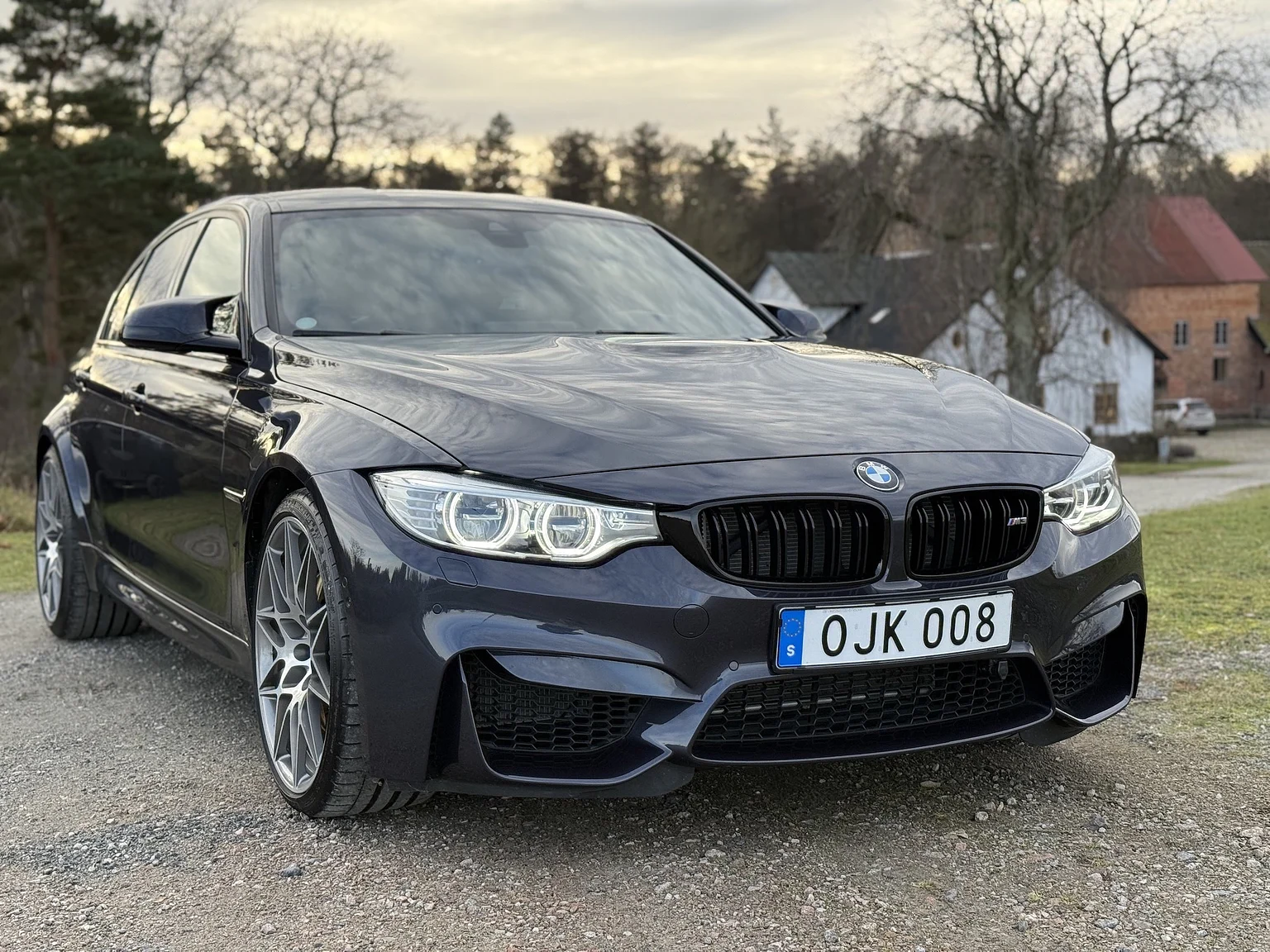 Exteriörbild på 2017 BMW M3 Competition 30 Jahre (7)