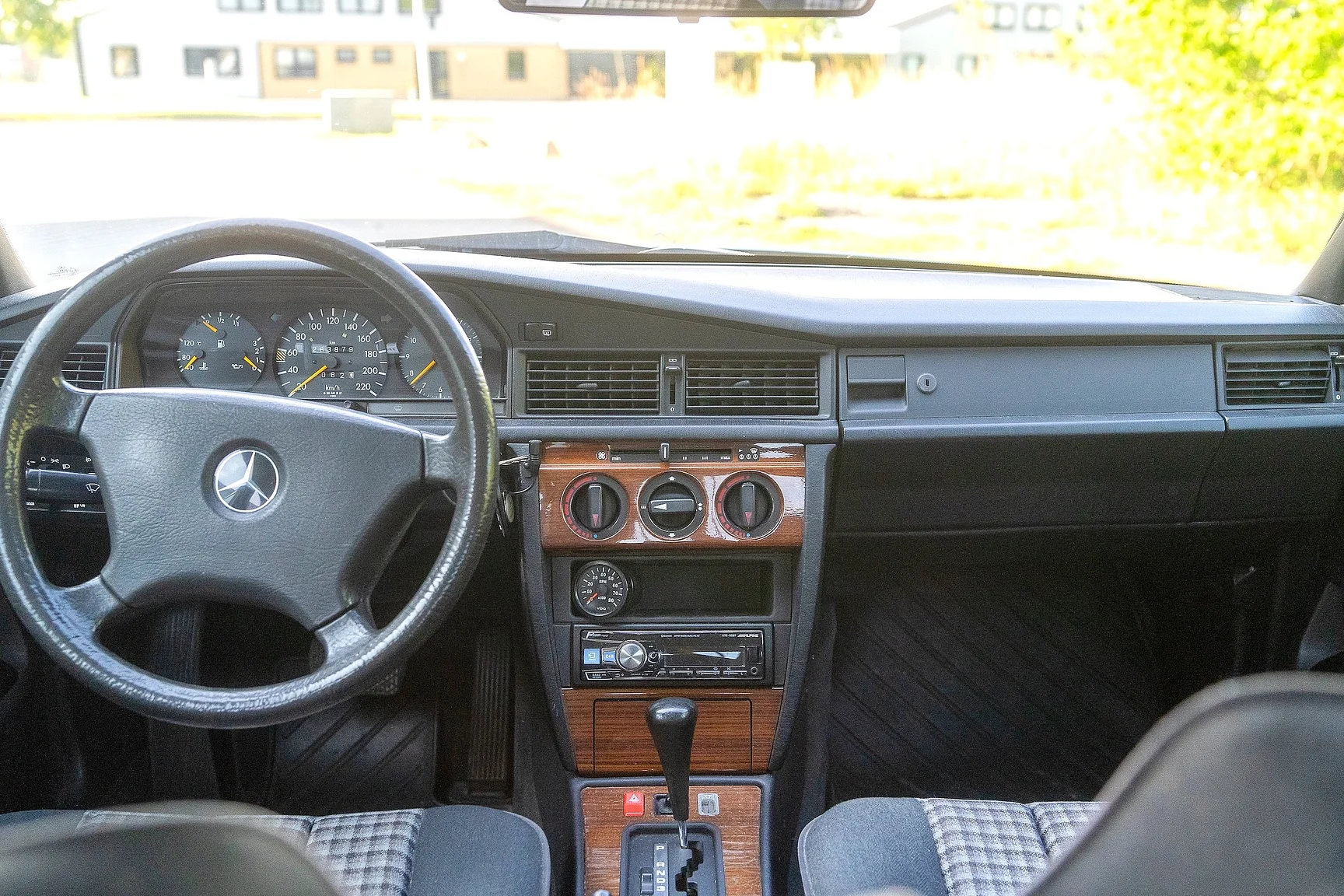 Innenraumfoto von 1992 Mercedes-Benz 190 E 1.8 - NO RESERVE (21)