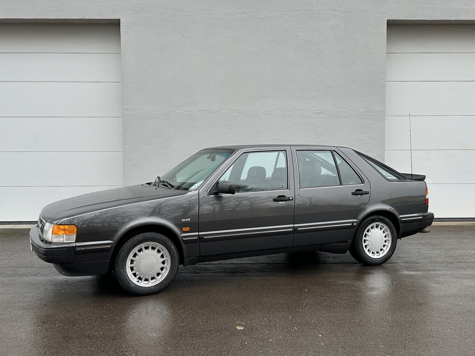 Exteriörbild på 1988 SAAB 9000i