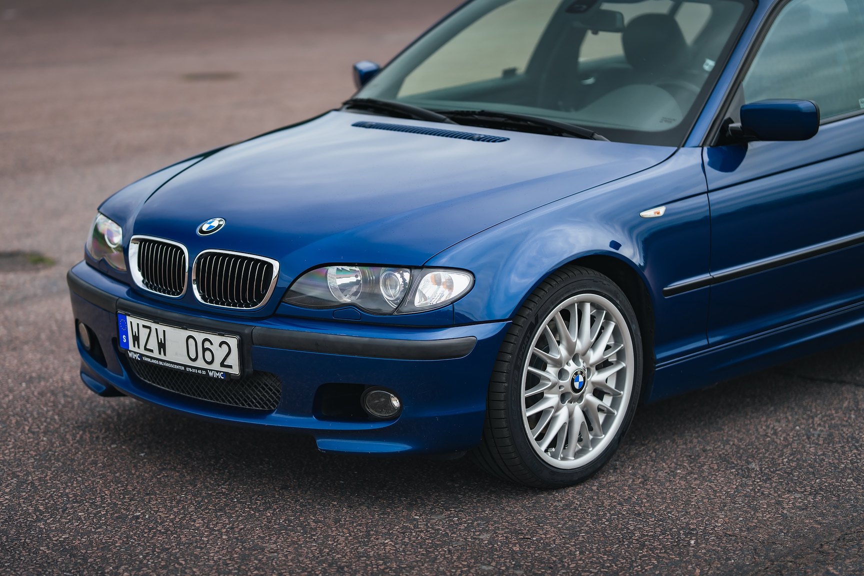 Exterior image of 2003 BMW 330i