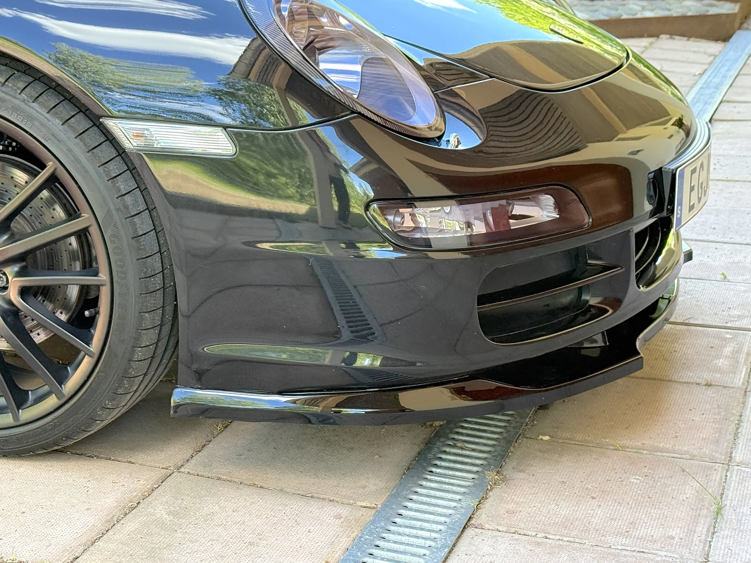 Exterior image of 2008 Porsche 911 Carrera 4 (24)