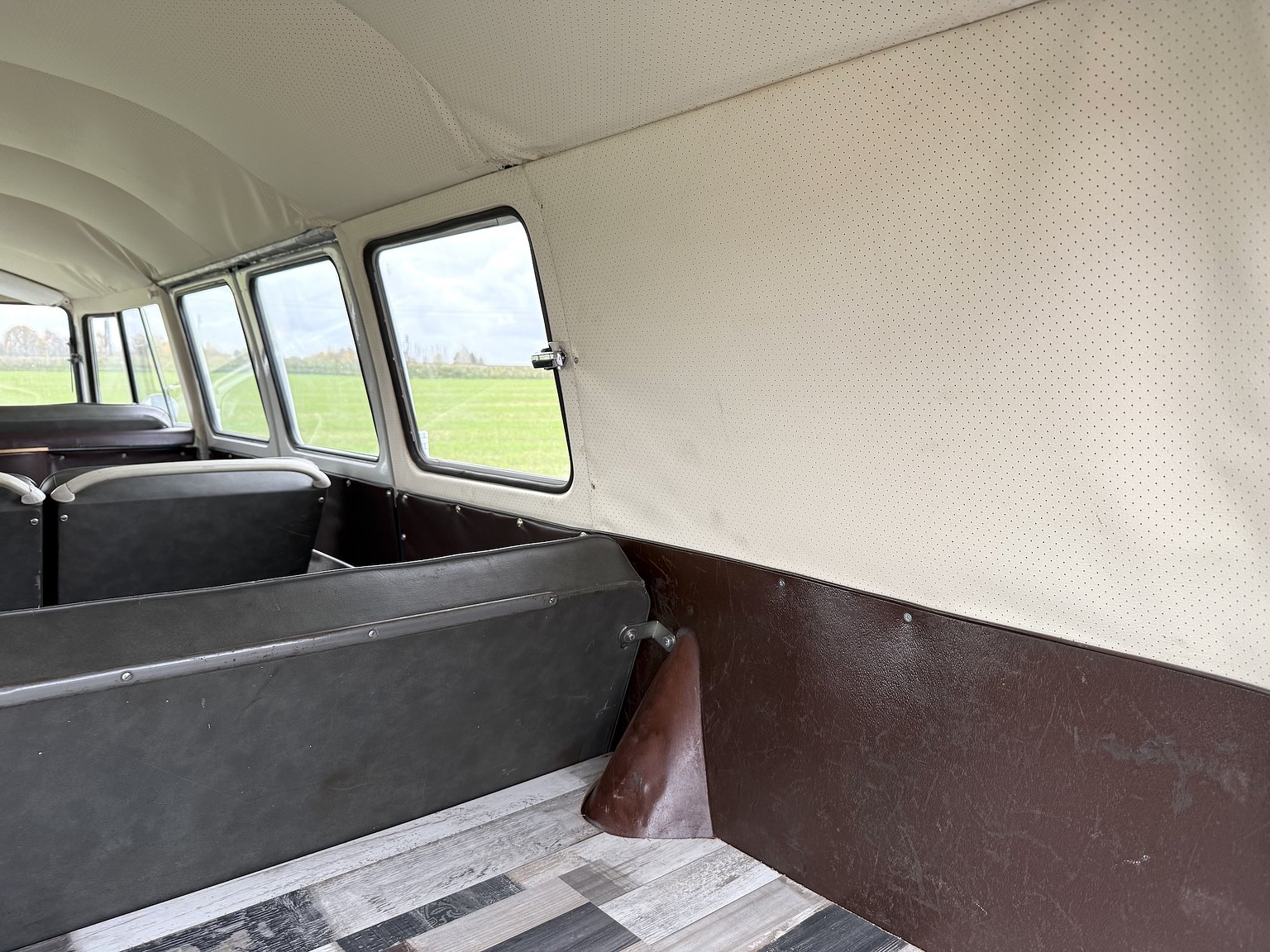 Interiörbild 1967 Volkswagen T1 Kleinbus