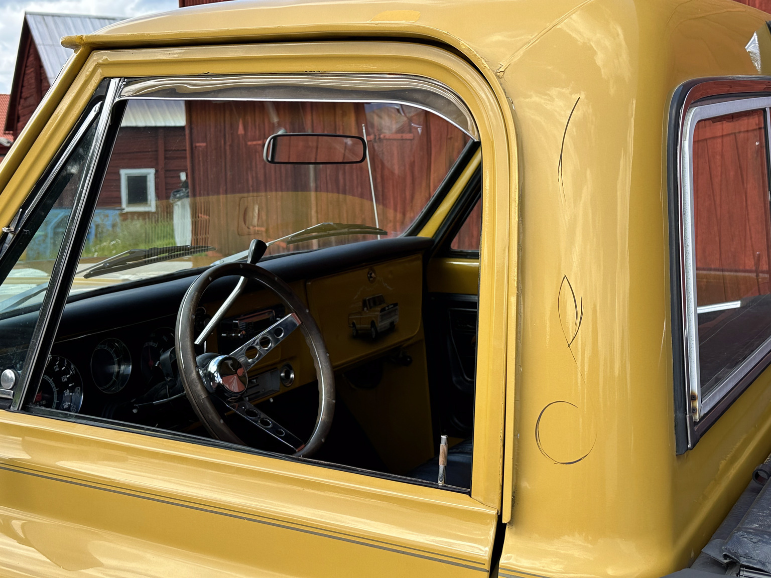 Exteriörbild på 1972 Chevrolet C10 Cheyenne (61)