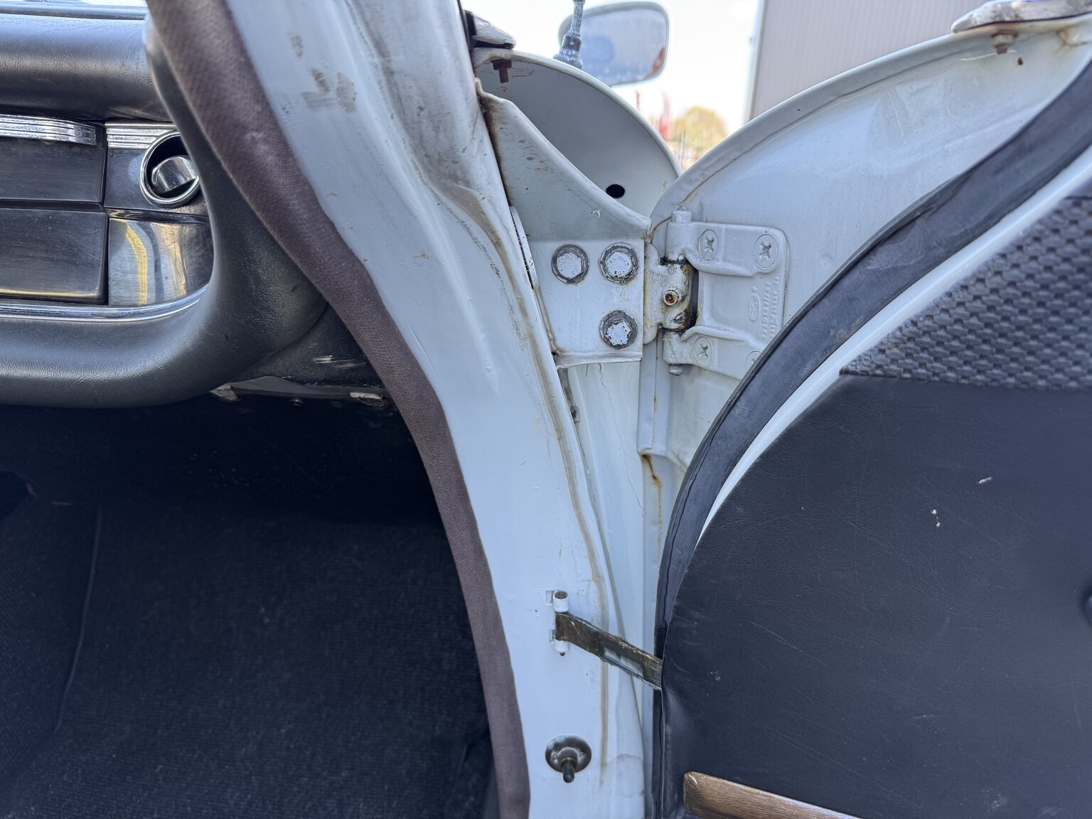 Interior image of 1967 Mercedes-Benz 230 Safari