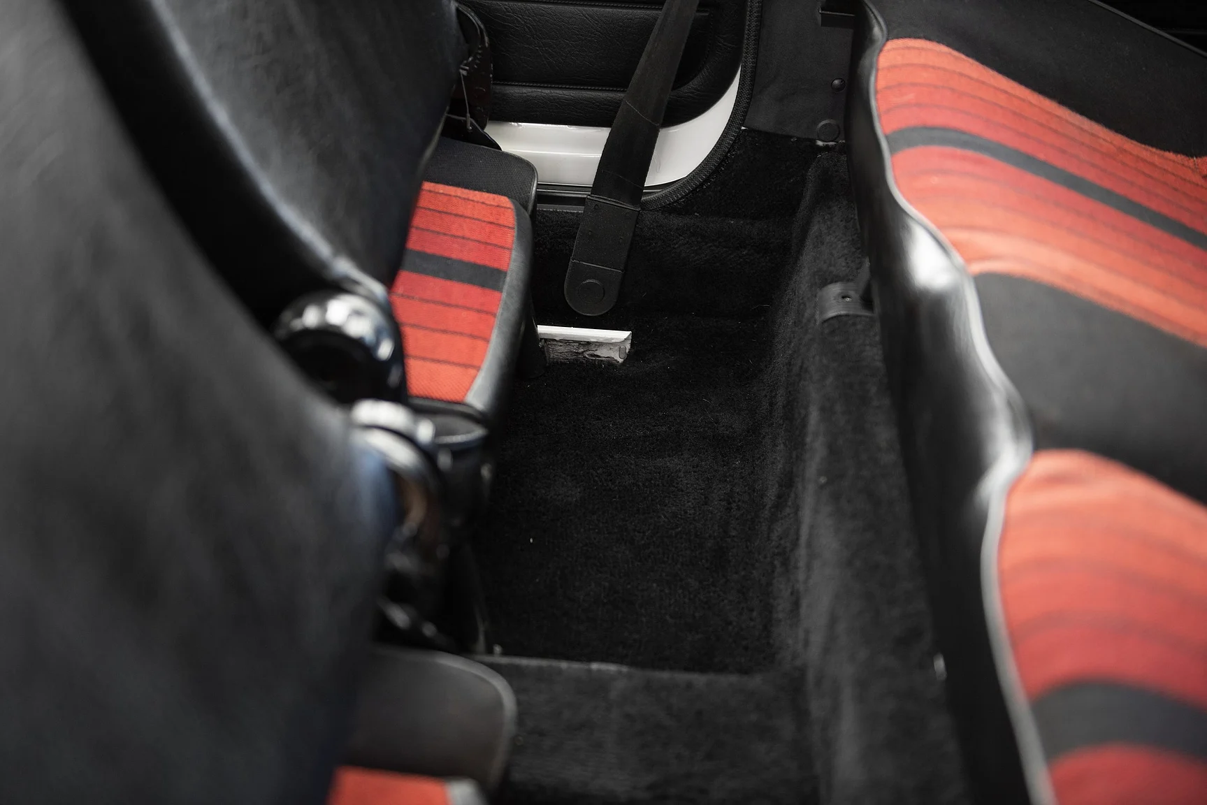 Innenraumfoto von 1984 Volkswagen Golf GTI "Special" (31)