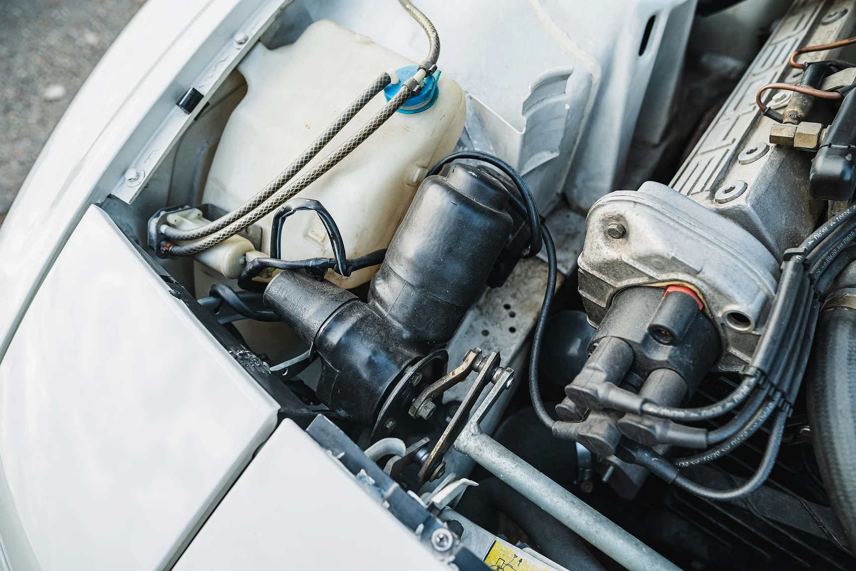 Image of 1986 Porsche 944R (14) mechanics