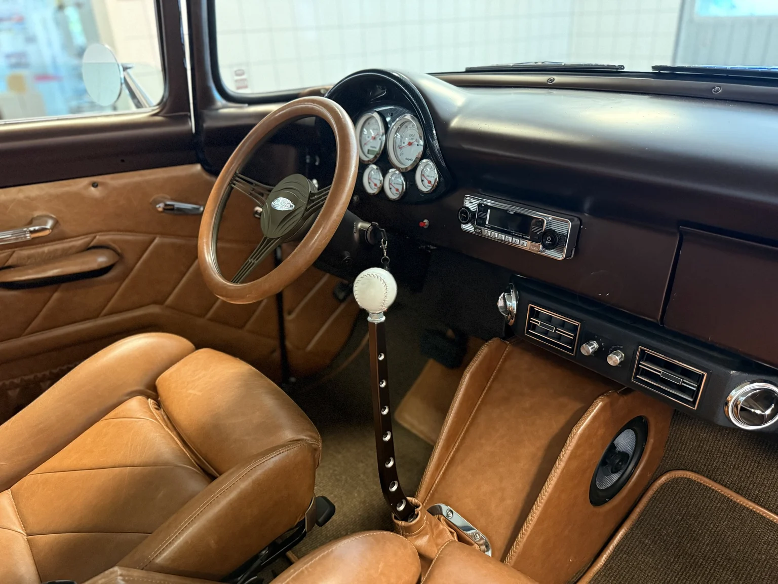 Innenraumfoto von 1956 Ford F-100 Restomod (36)