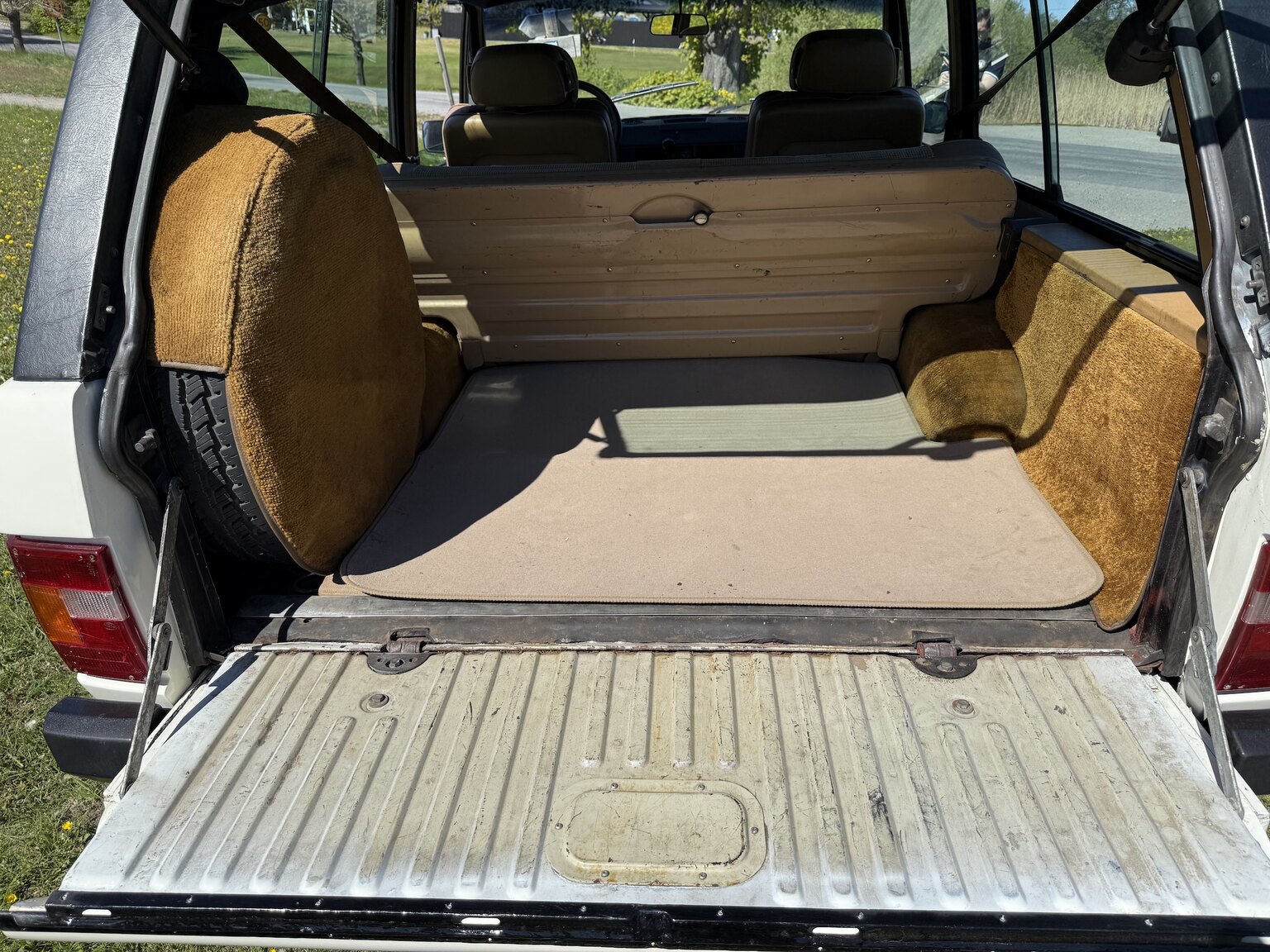 Interior image of 1985 Land Rover Range Rover 3.5 V8