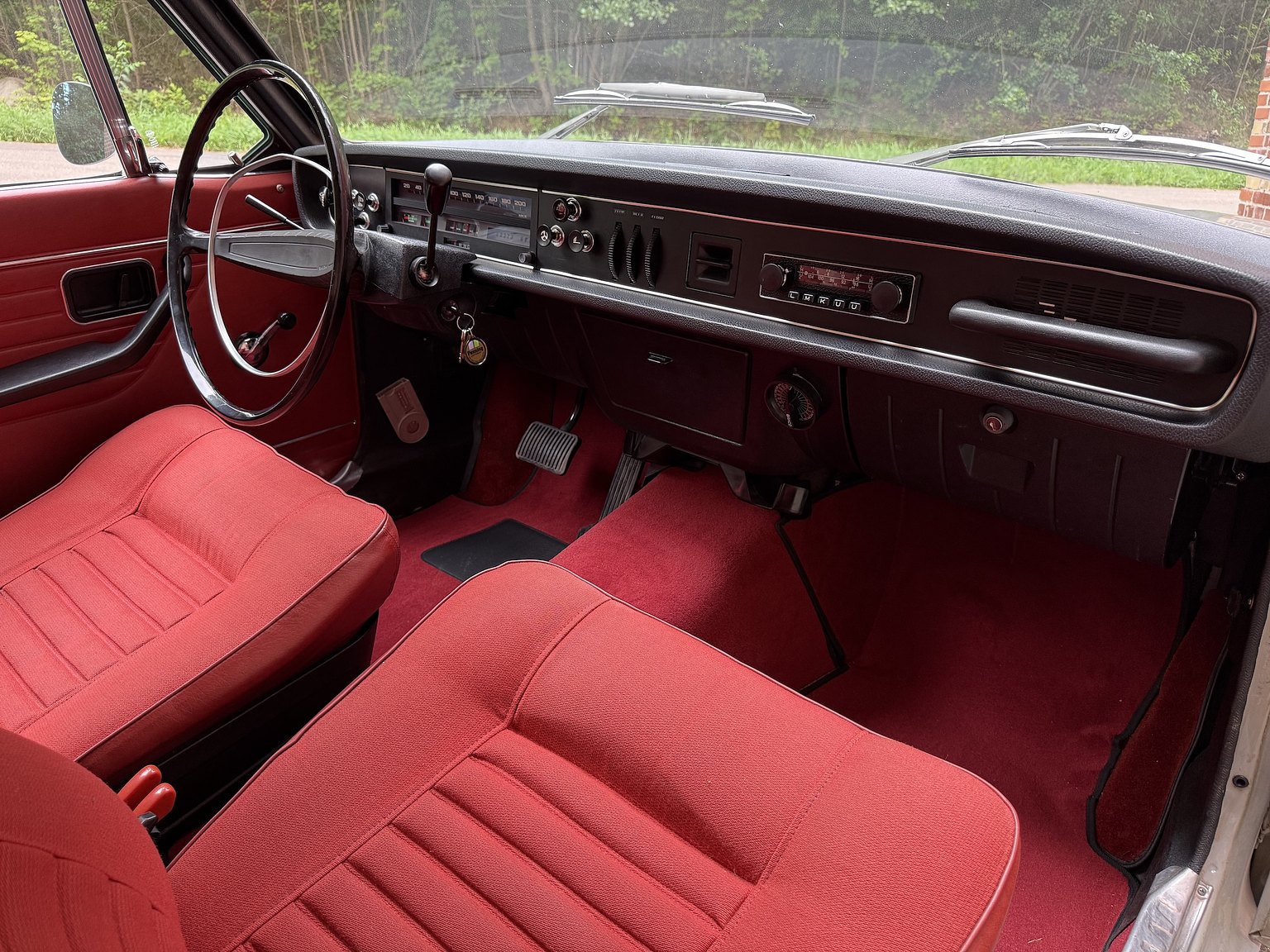 Interior image of 1970 Volvo 142 Automatic