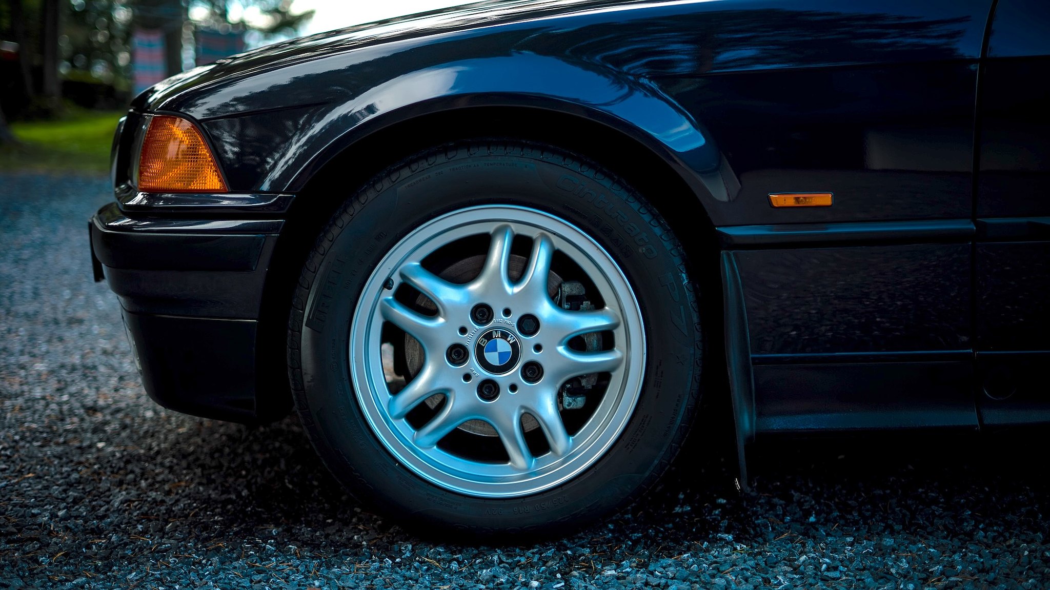 Exterior image of 1997 BMW 328i Coupé Automatisk