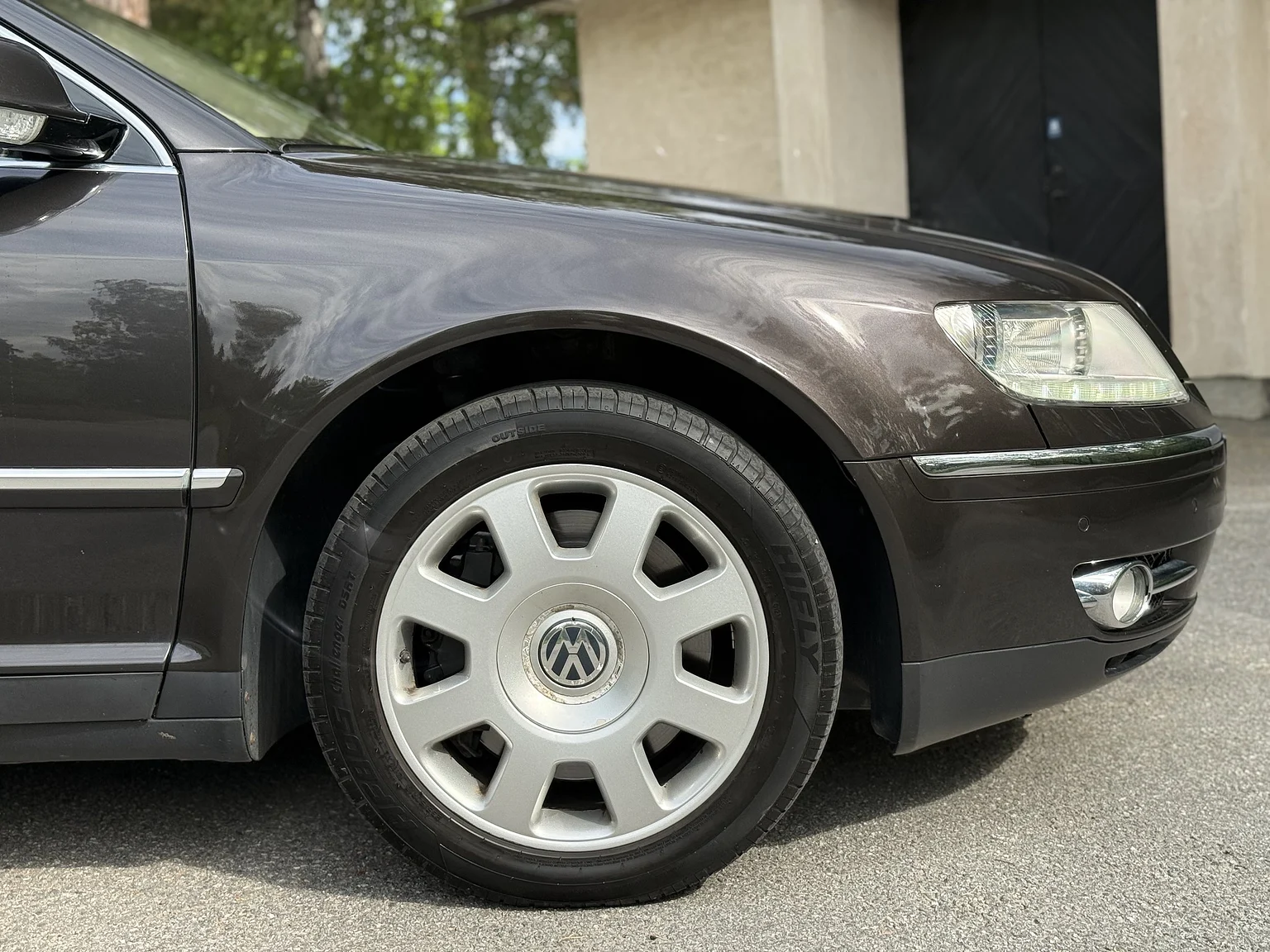 Exterior image of 2009 Volkswagen Phaeton W12 LWB Executive (6)