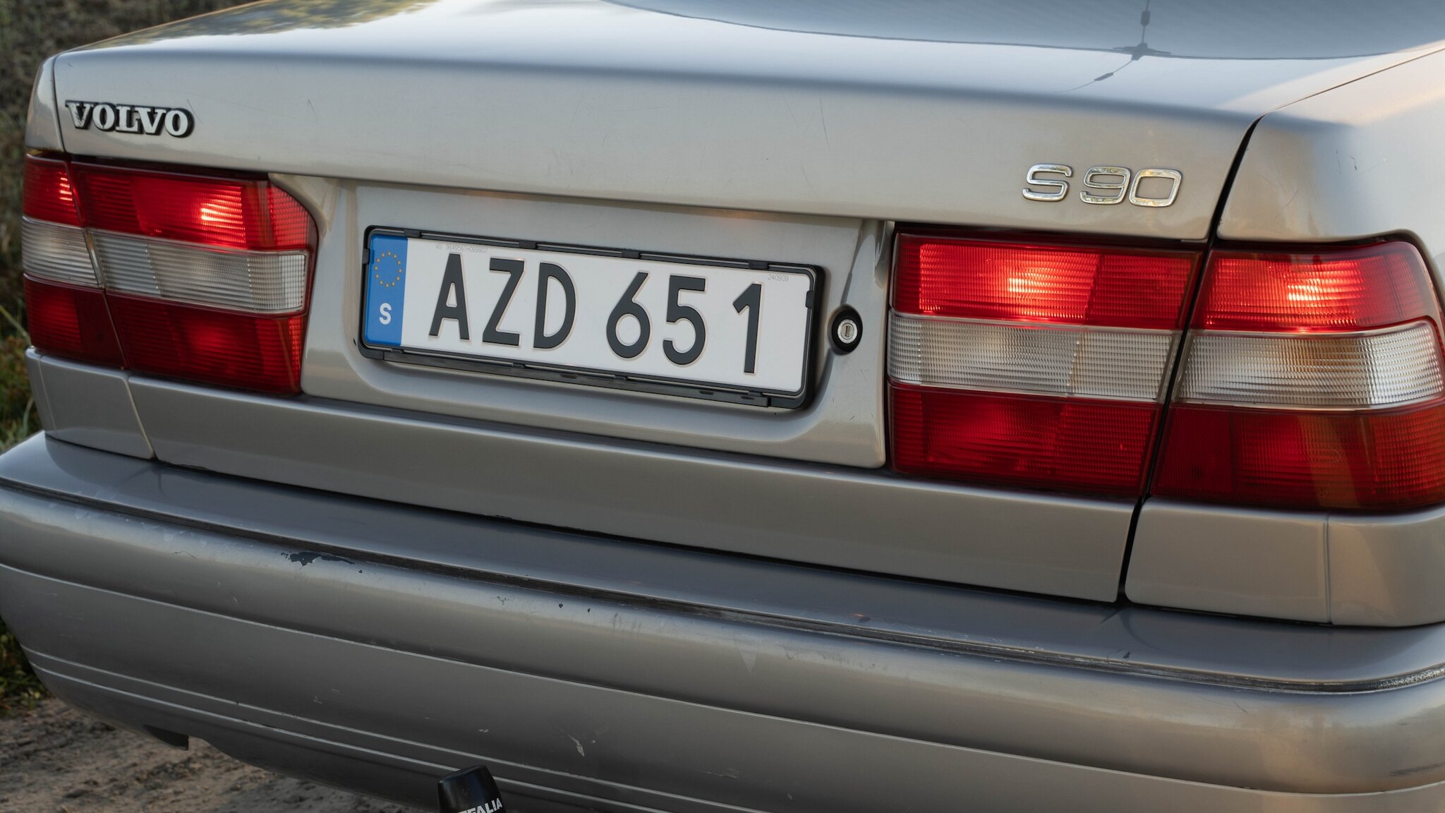Exterior image of 1996 VOLVO 960 Executive