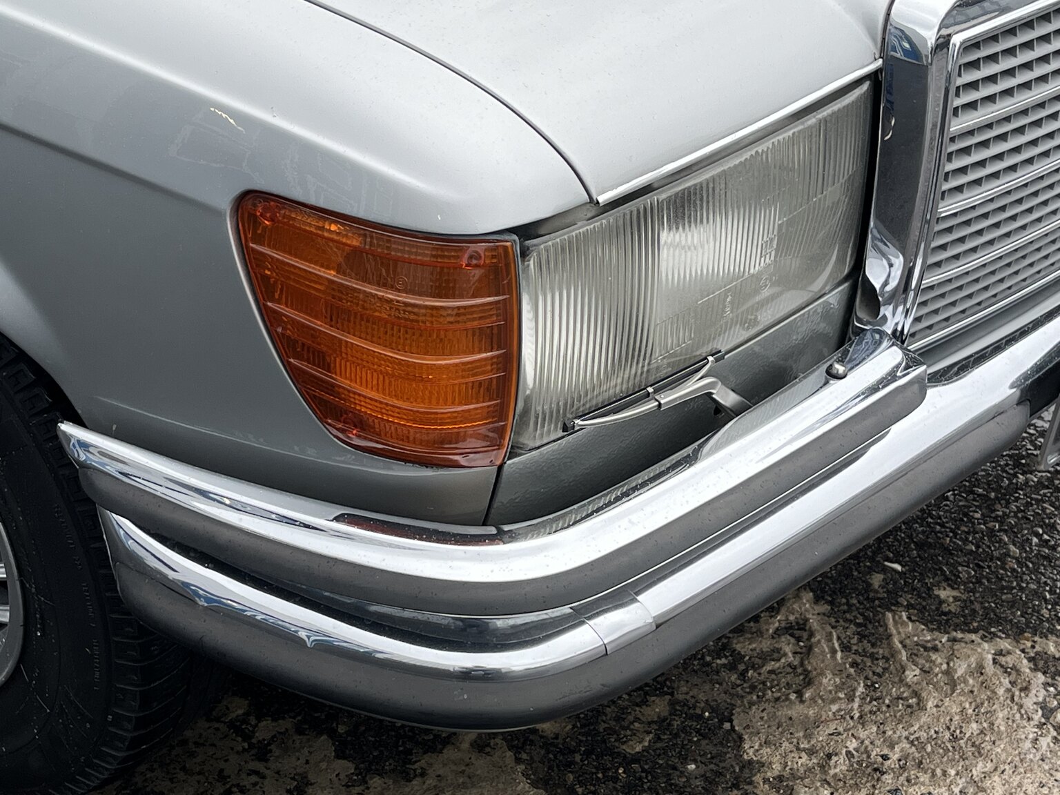 Exteriörbild på 1975 Mercedes-Benz 280 SE