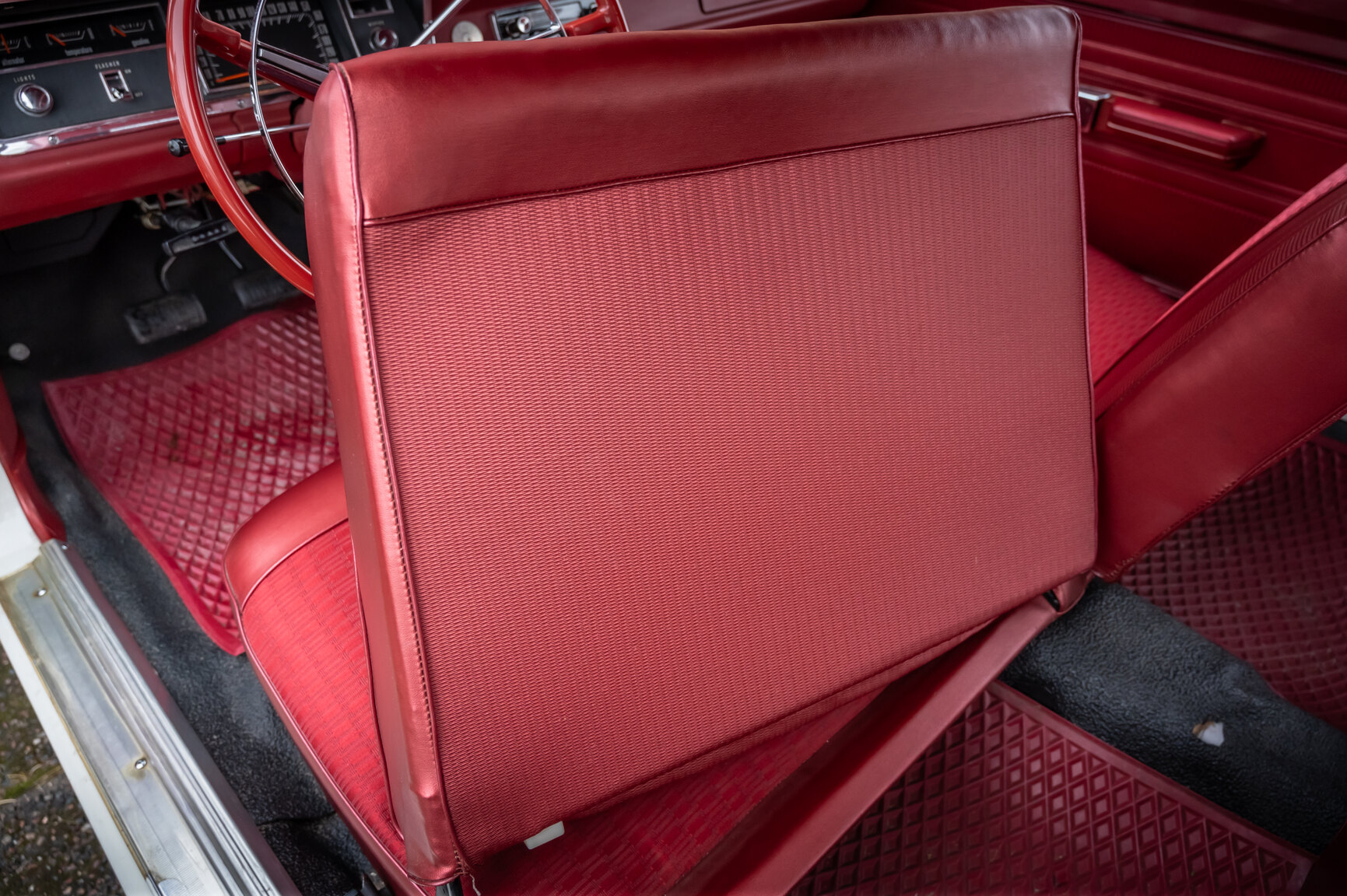 Interiörbild 1967 Plymouth Valiant V 100 Sedan