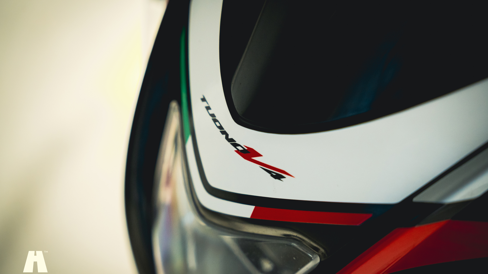 Exterior image of 2016 Aprilia Tuono V4 Factory