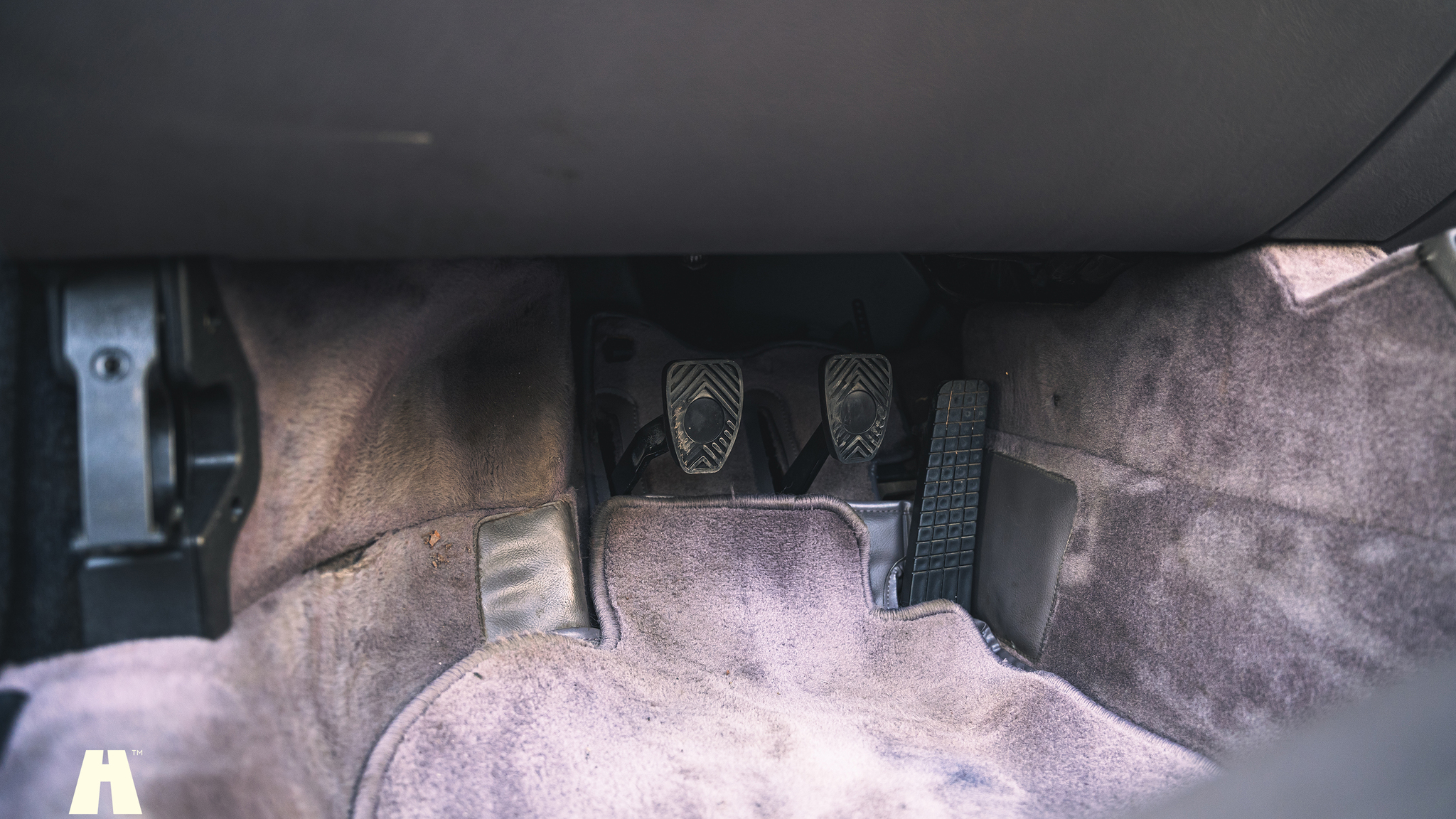 Interior image of 1994 Porsche 993 Cabriolet (17)