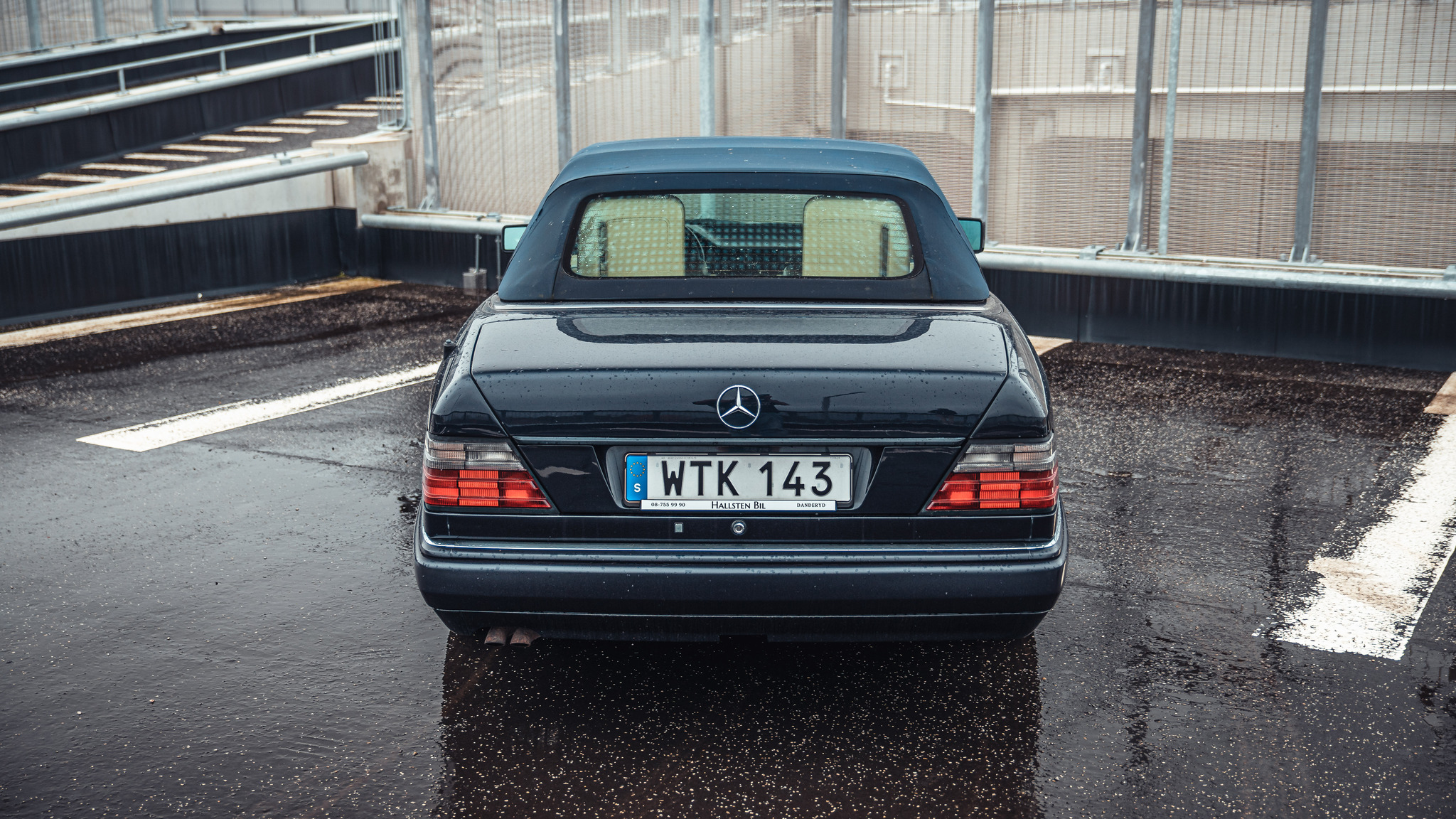 Exteriörbild på 1995 Mercedes Benz E320 Cabriolet (48)