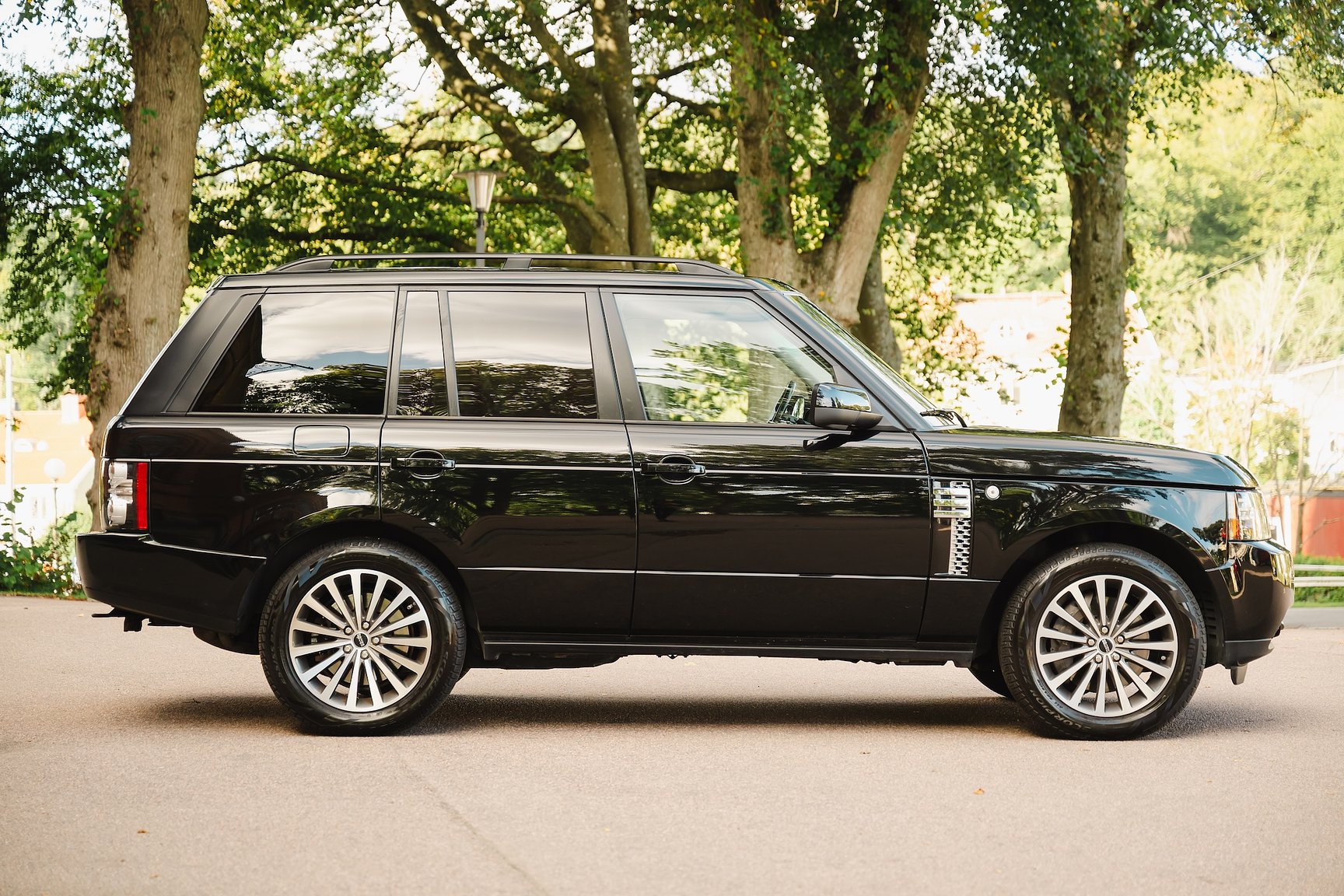Exterior image of 2012 Range Rover 4.4 TDV8 Westminster 