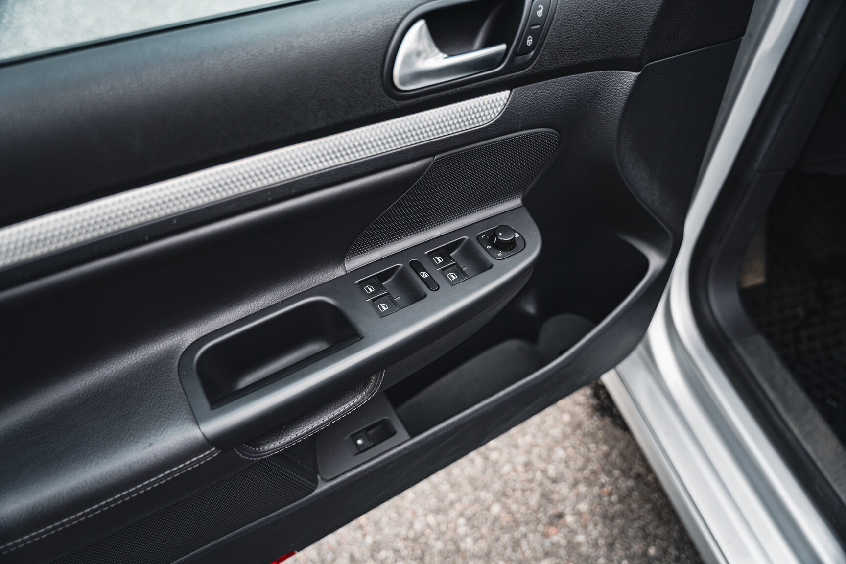 Innenraumfoto von 2007 Volkswagen Golf R32 (62)