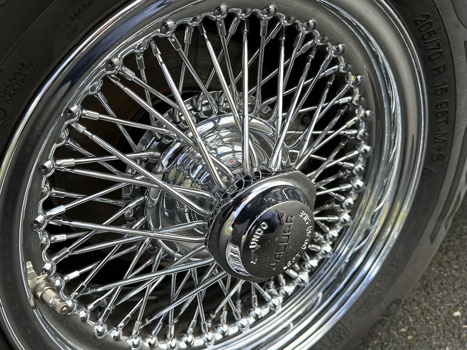 Exteriörbild på 1965 Jaguar E-Type Series 1 (26)