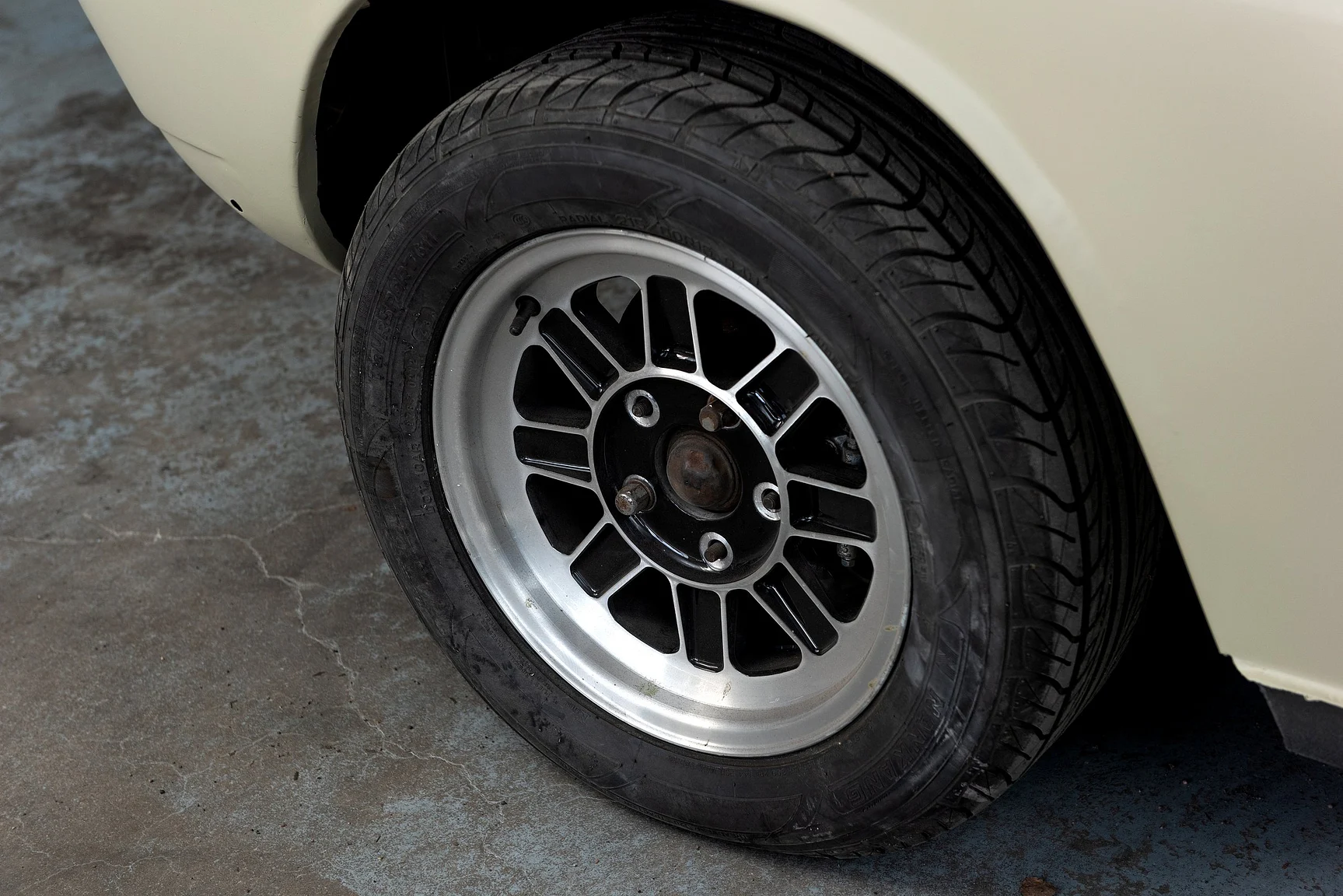 Aussenfoto 1968 Jensen Interceptor (11)