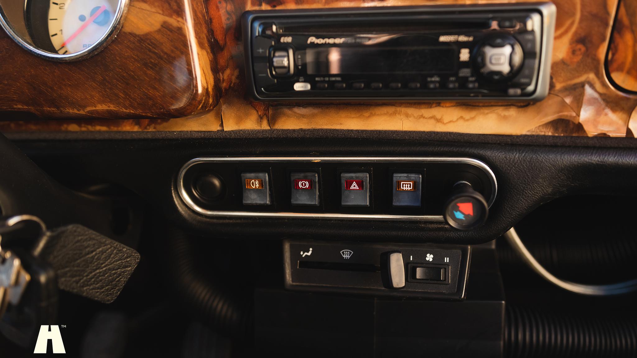 Interior image of 1998 Mini Cooper