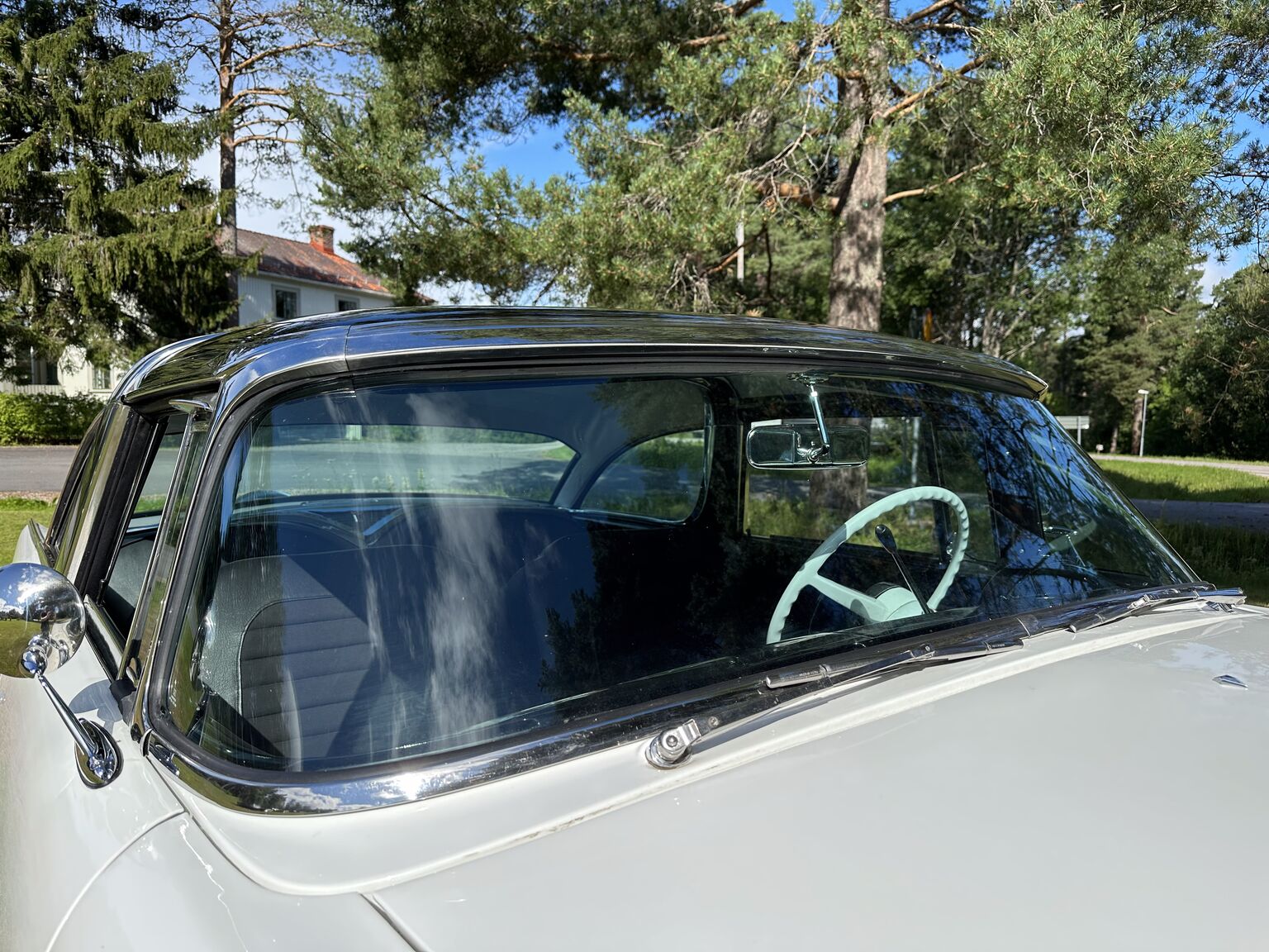 Exterior image of 1955 Ford Fairlane Crown Victoria