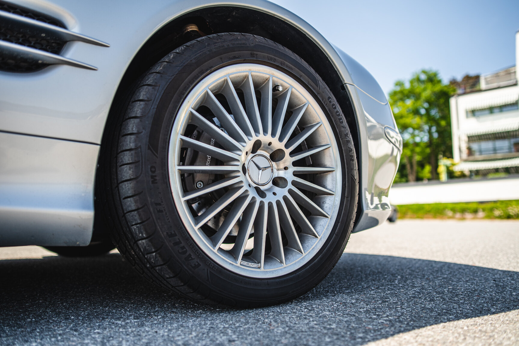 Exterior image of 2006 Mercedes-Benz SL 350