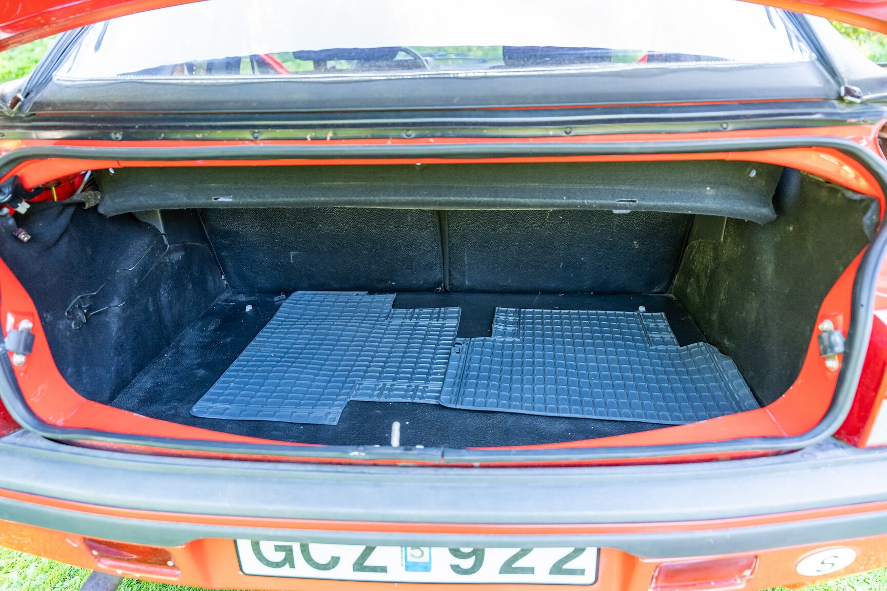 Interior image of 1987 Peugeot 205 CTI 1.6 (39)