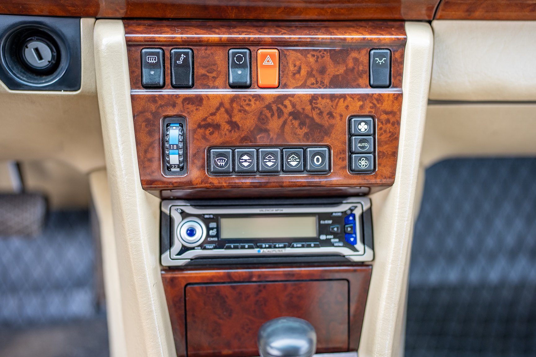 Interiörbild 1992 Mercedes-Benz 300 CE-24