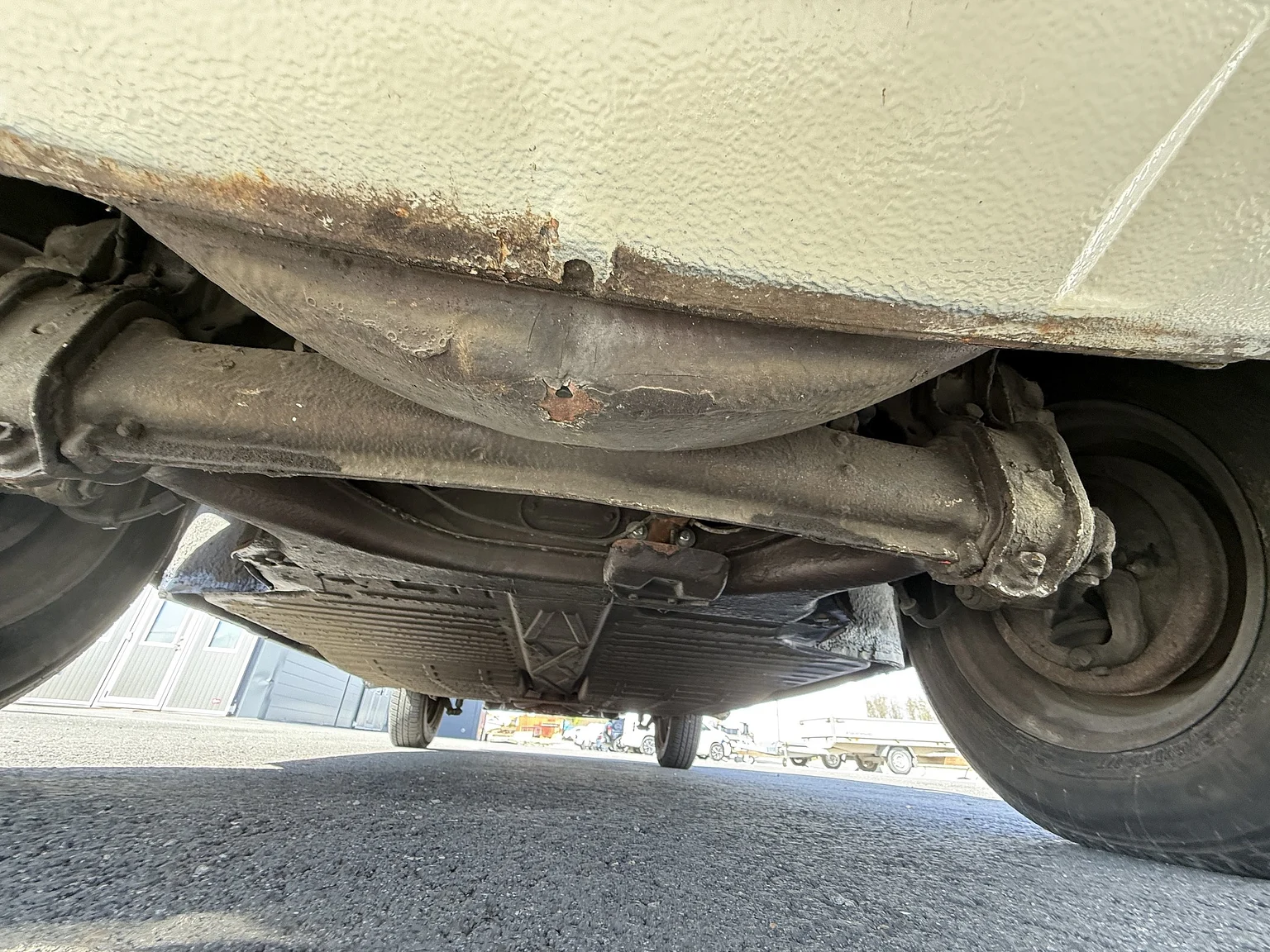Image of 1965 Volkswagen 1500 Limousine 311 Notchback mechanics (44)