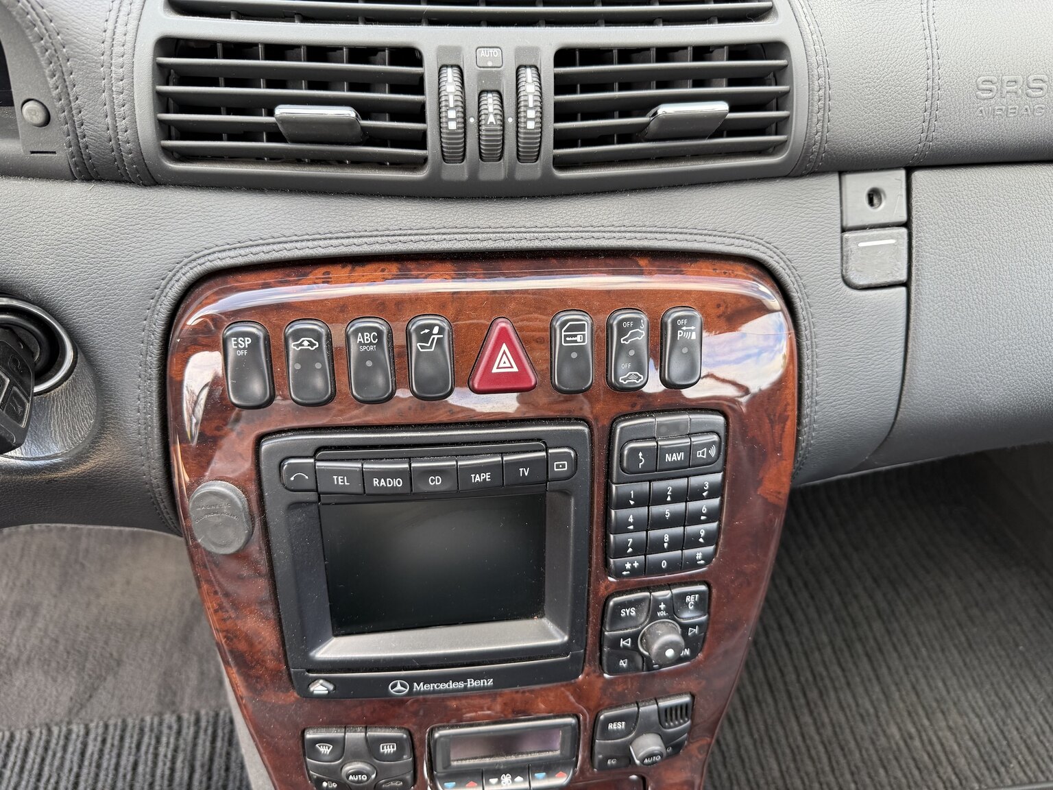 Interior image of 2000 Mercedes-Benz CL 500