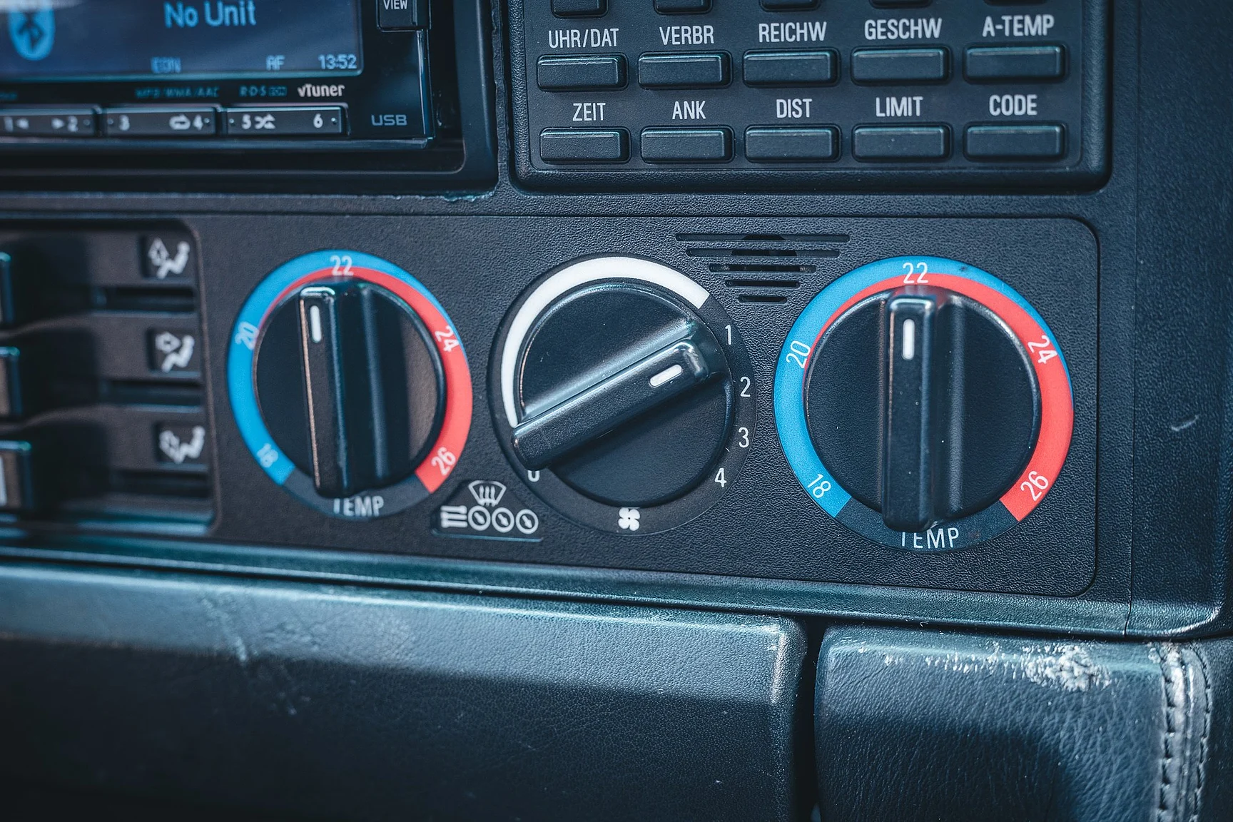 Interior image of 1992 BMW M5 3.8 (14)