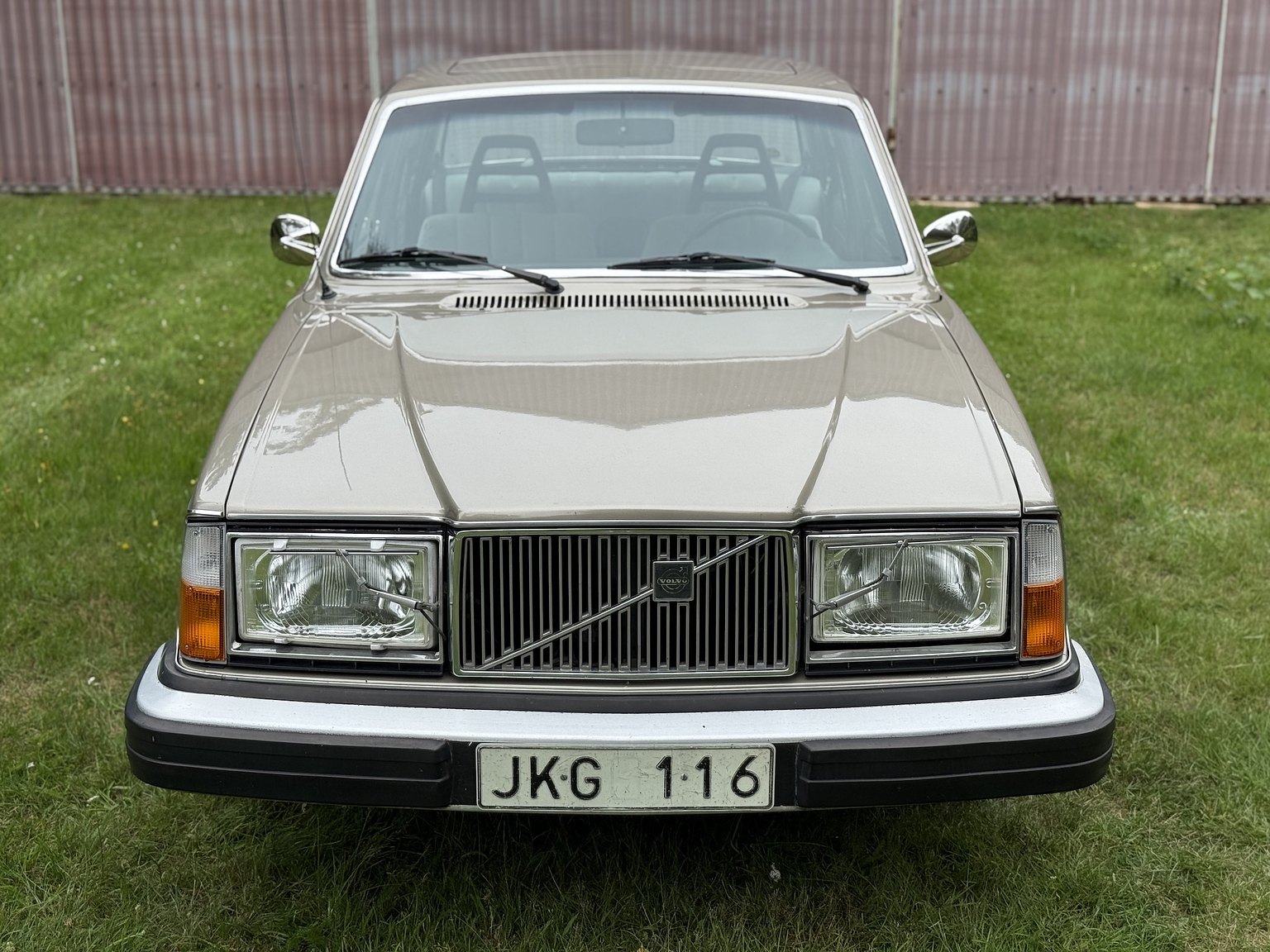 Exterior image of 1976 Volvo 264 V6 GL Automatisk
