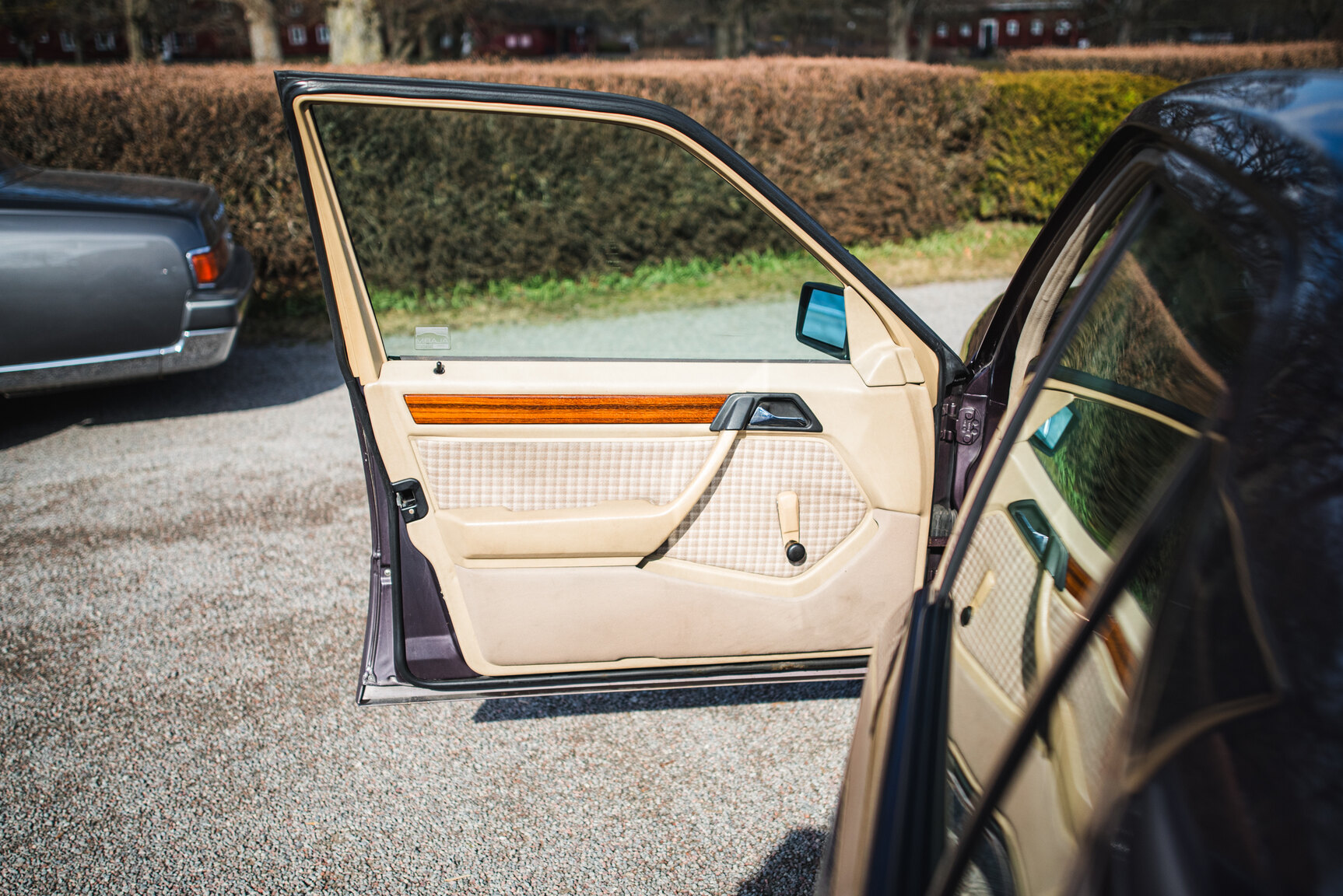 Interior image of 1993 Mercedes-Benz E 220