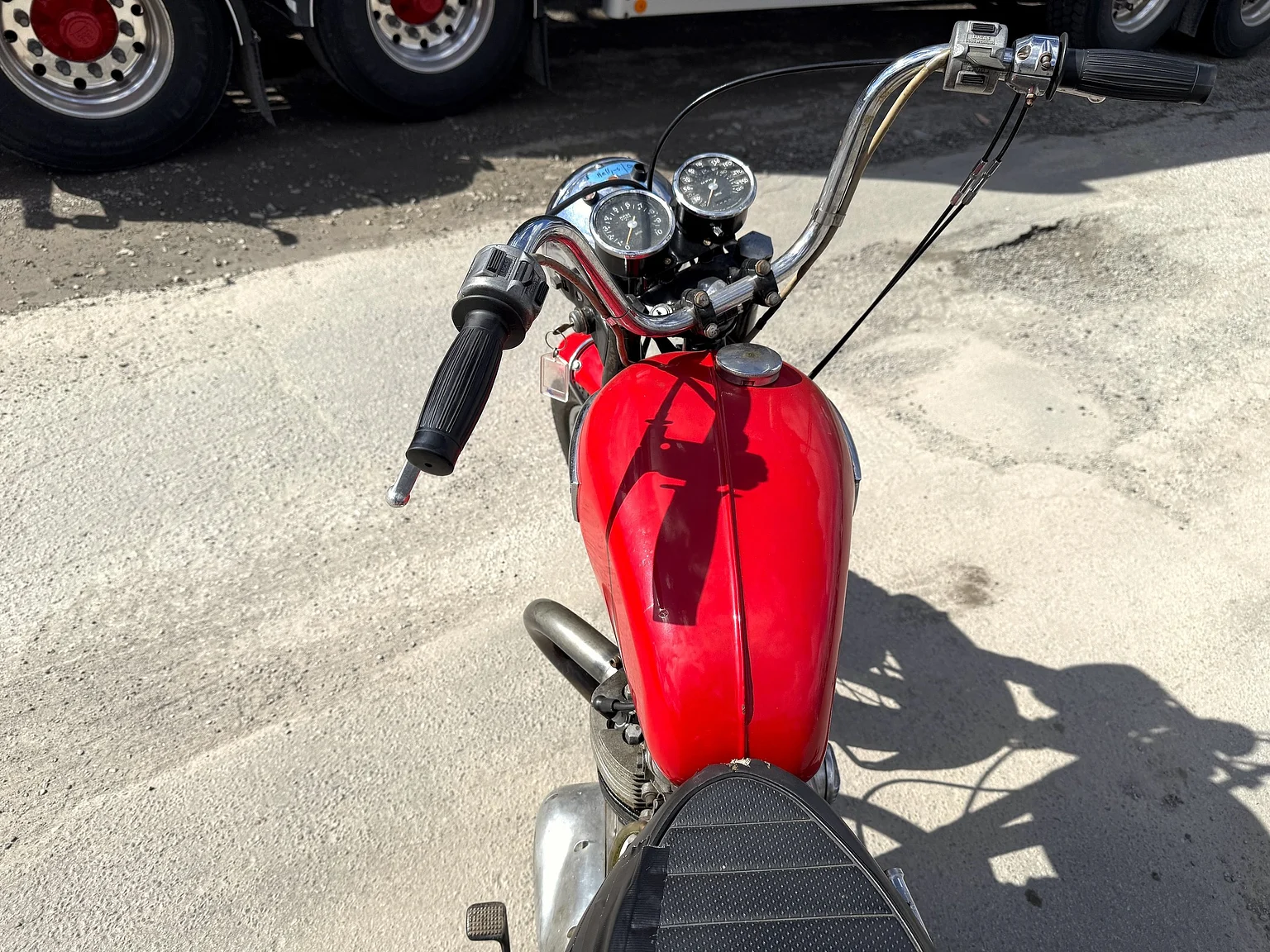 Exteriörbild på 1971 Triumph Daytona 500 (10)