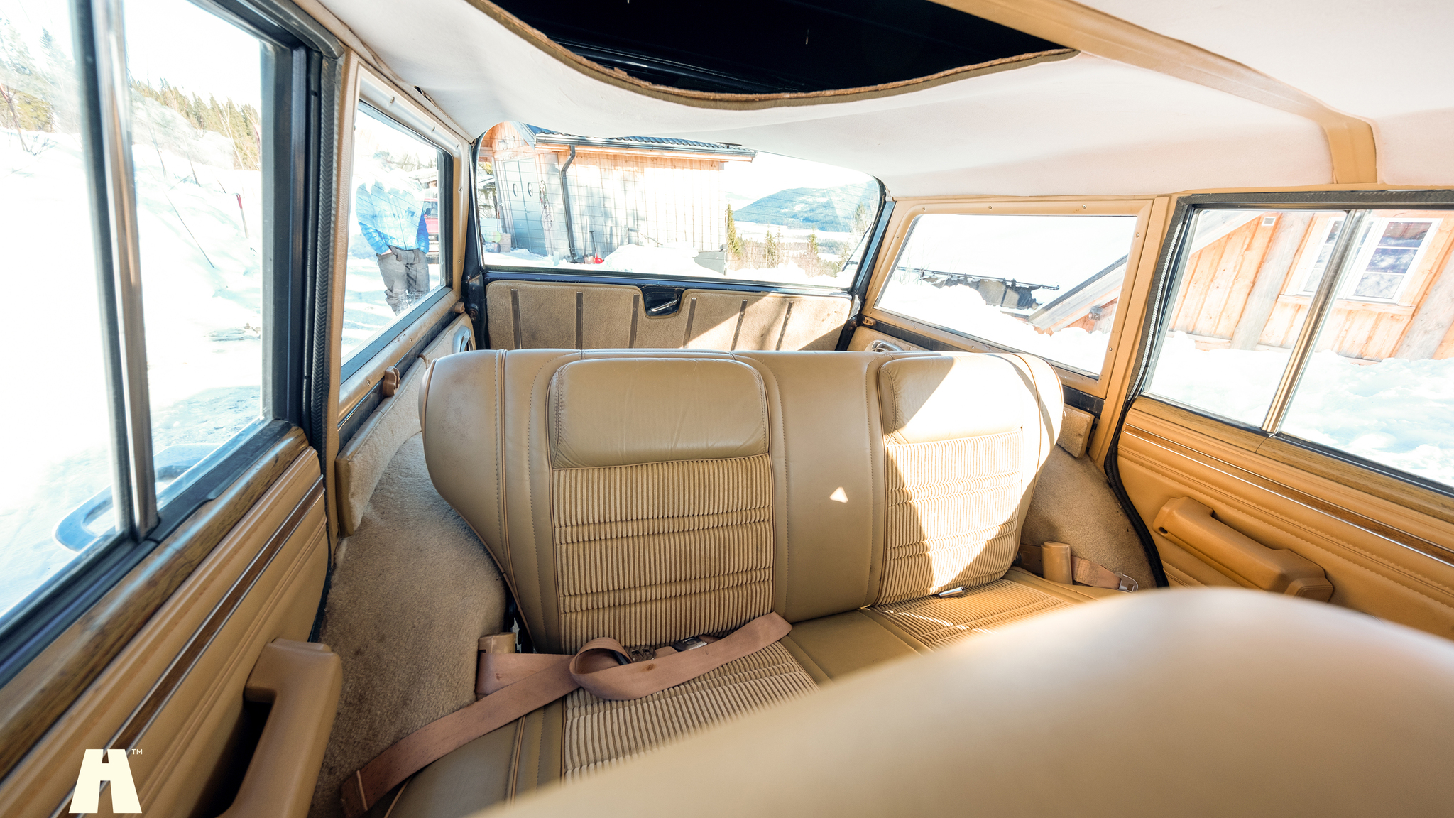 Innenraumfoto von 1988 Jeep Grand Wagoneer 5.9