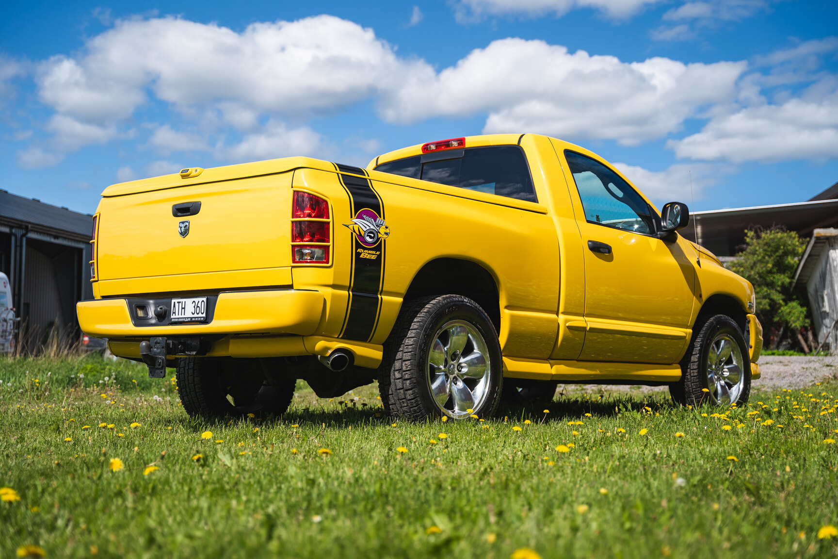 Exteriörbild på 2005 Dodge Ram 1500 Bumble Bee