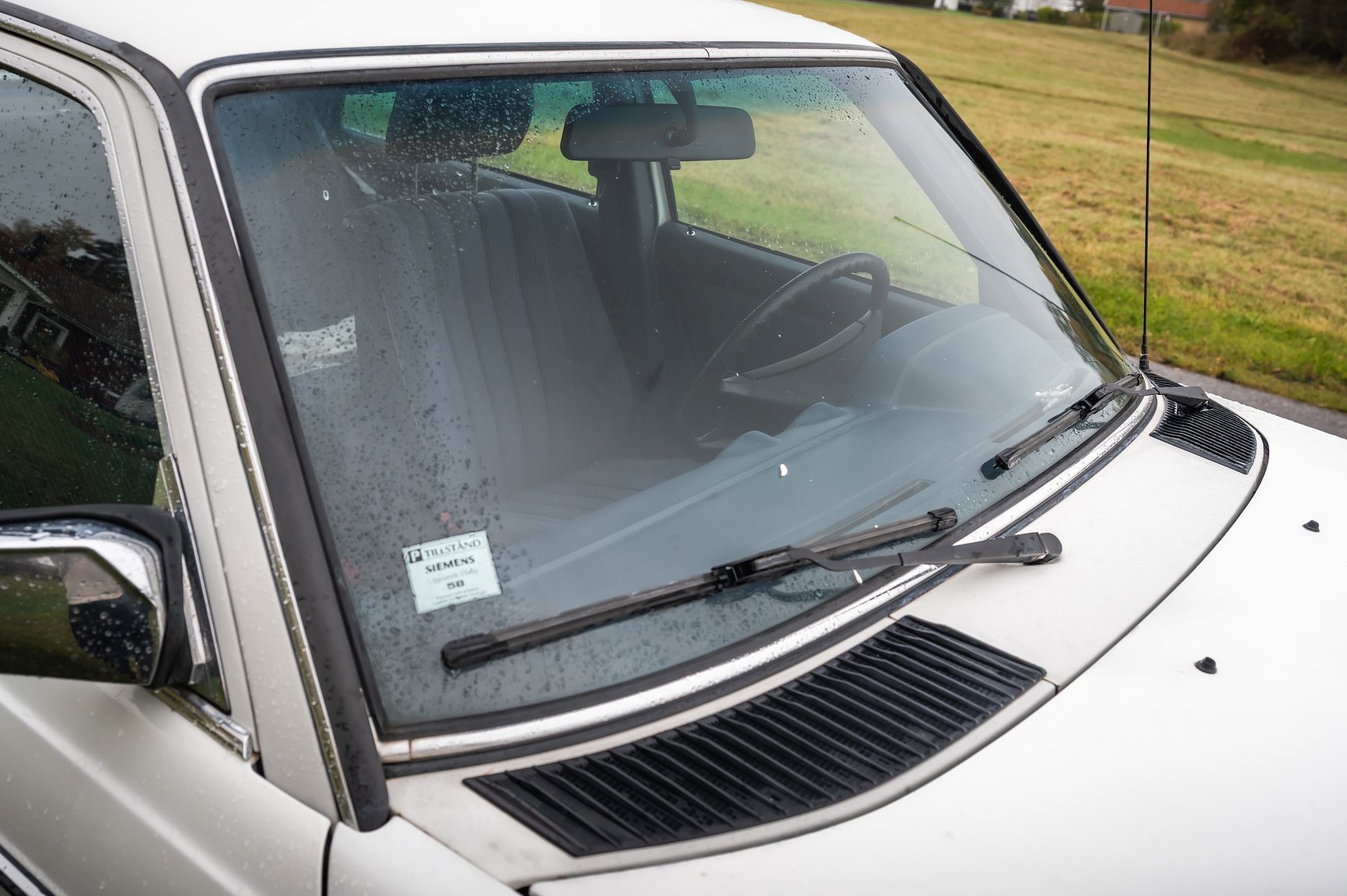 Exterior image of 1985 Mercedes-Benz 200 Automatic