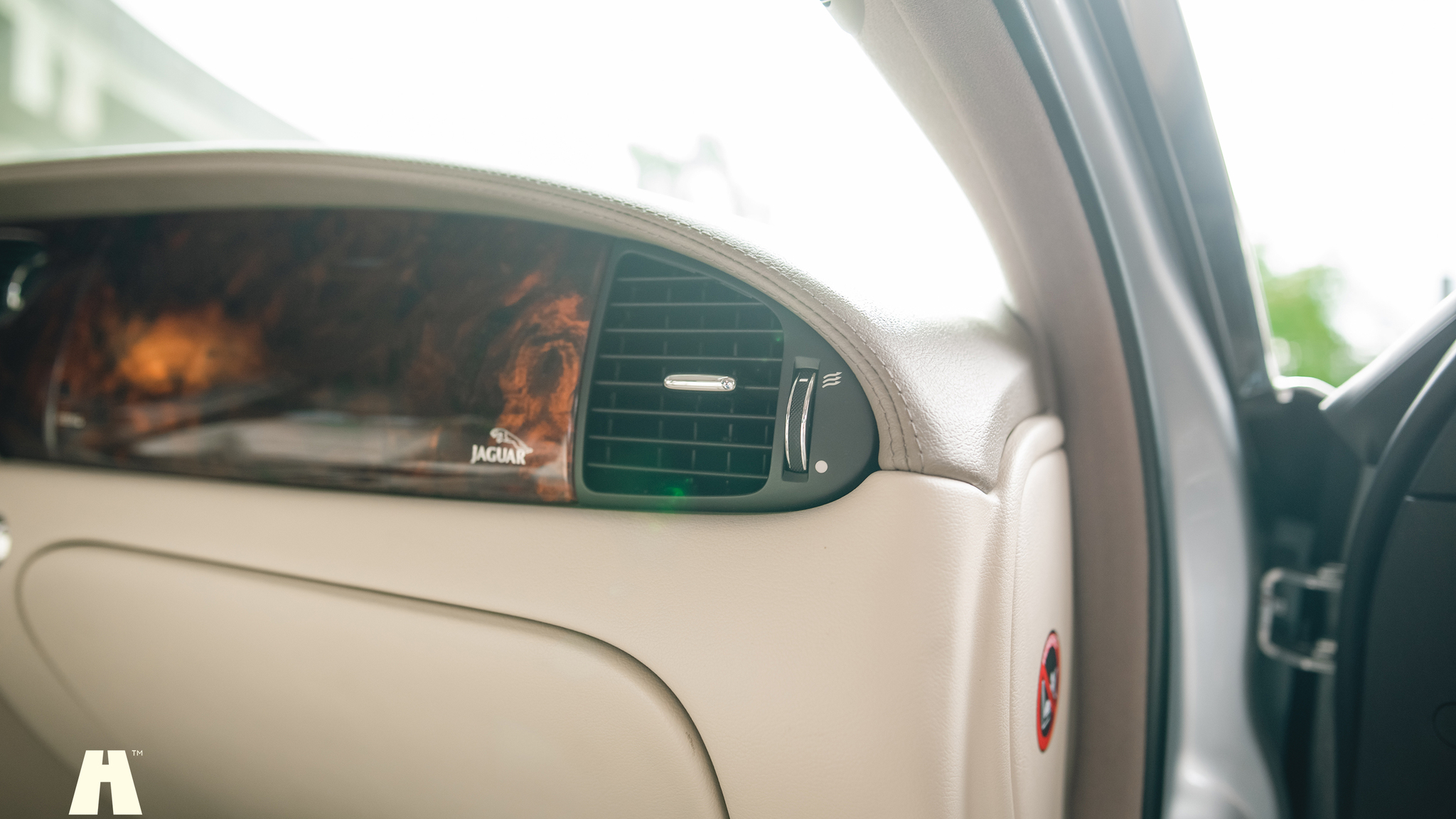 Interior image of 2003 Jaguar XJ Super V8