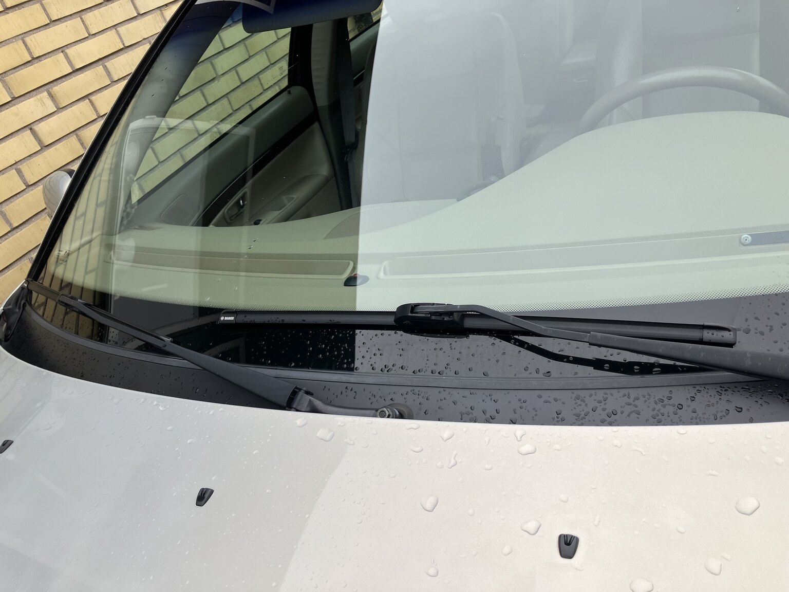 Exterior image of 1999 Volvo S80