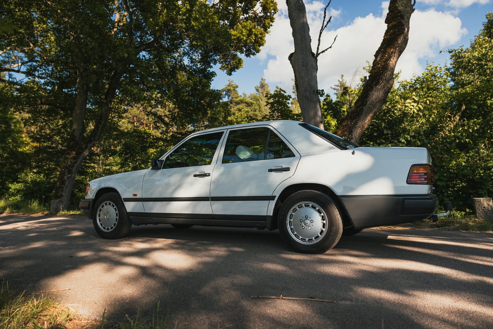 Exteriörbild på 1987 Mercedes-Benz 230E